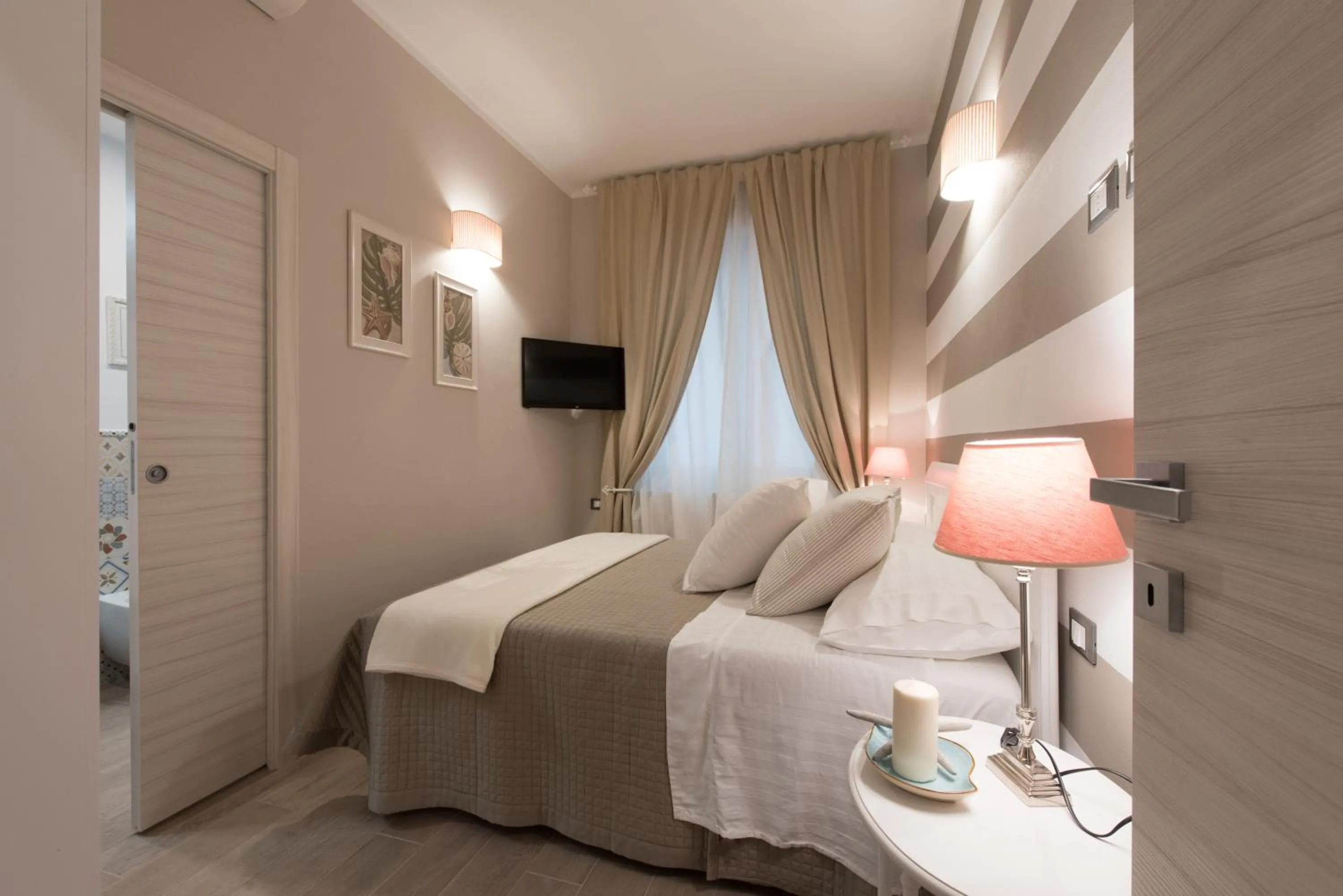 Bed in La Bonheur, Terre Marine