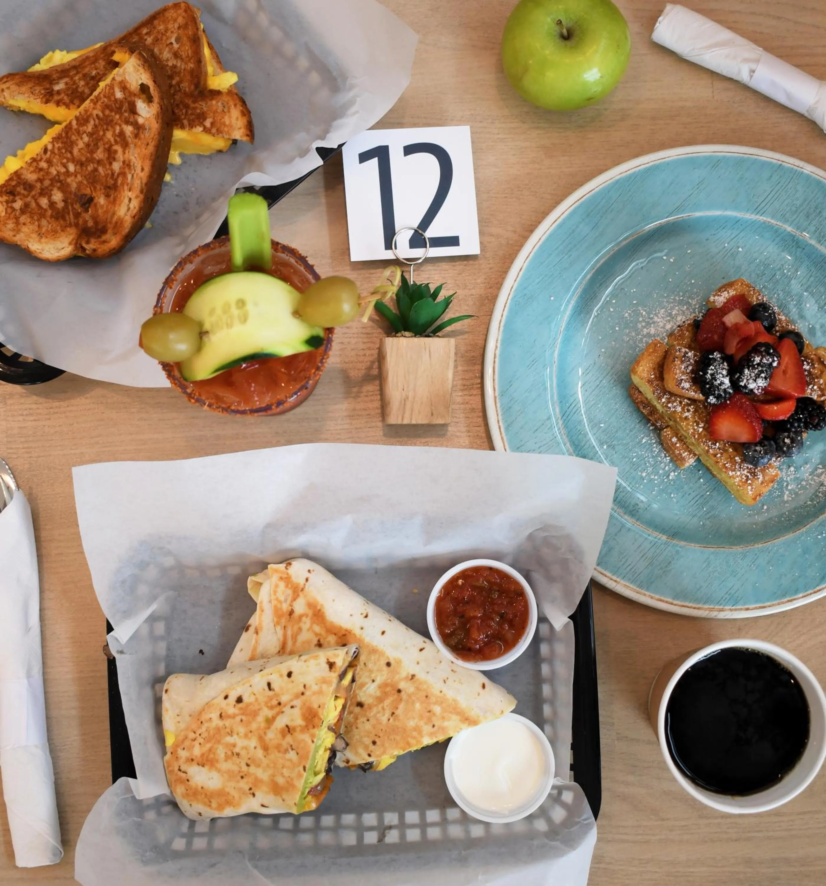 Food and drinks in Sandcastle Hotel on the Beach