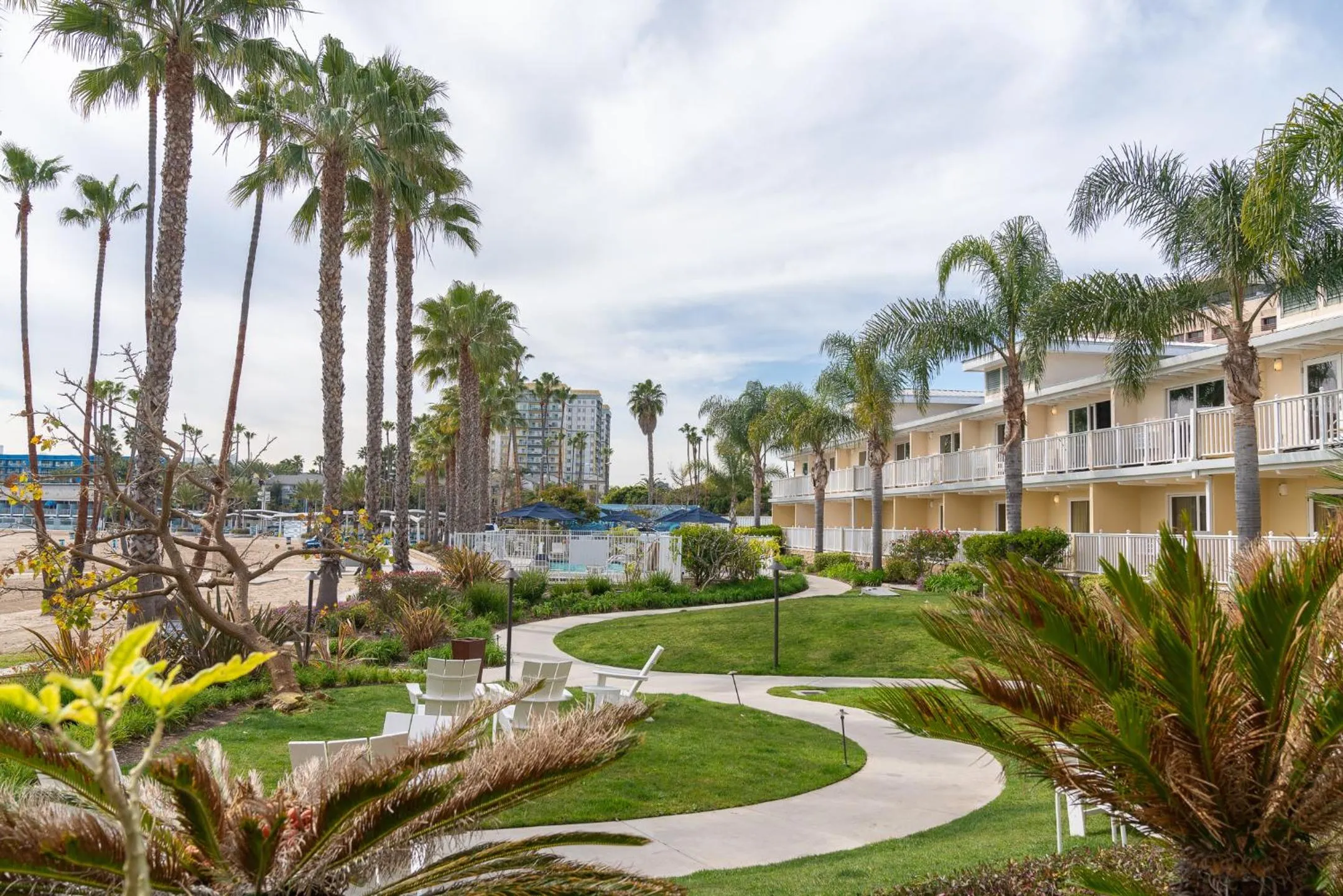 Property building in Jamaica Bay Inn Marina Del Rey Tapestry Collection by Hilton