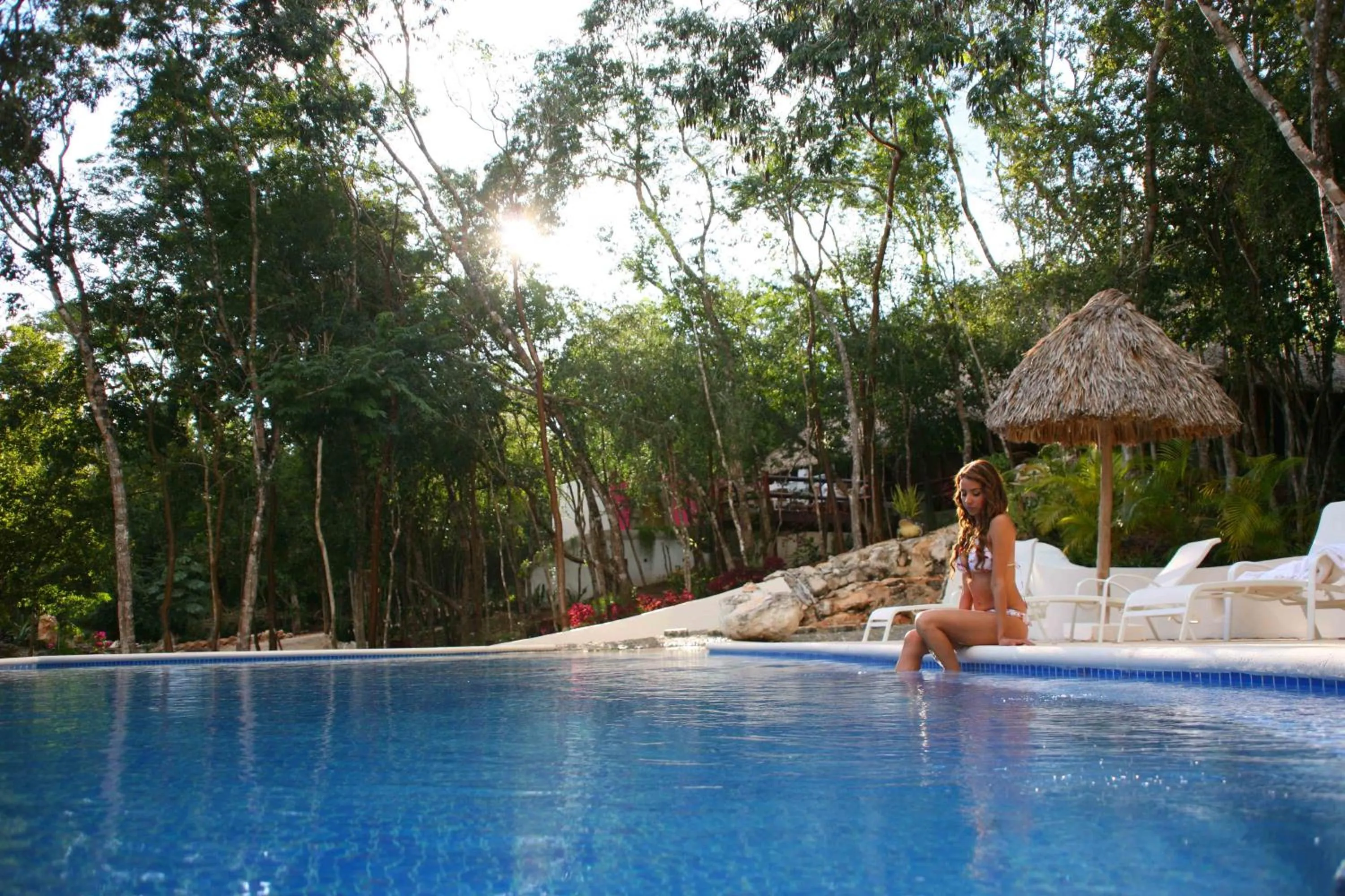 Swimming pool in Hotel Okaan