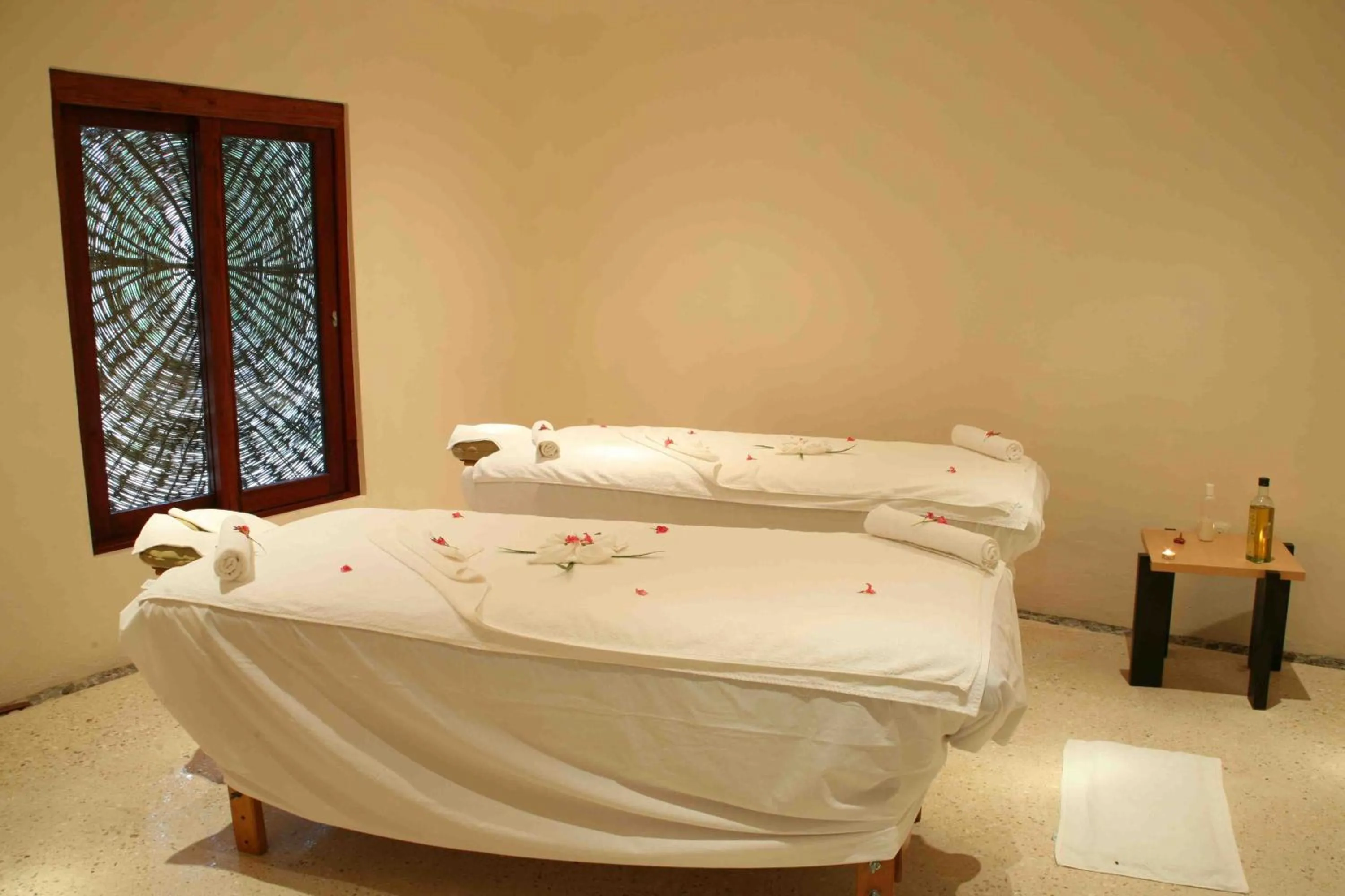 Massage, Bed in Hotel Okaan