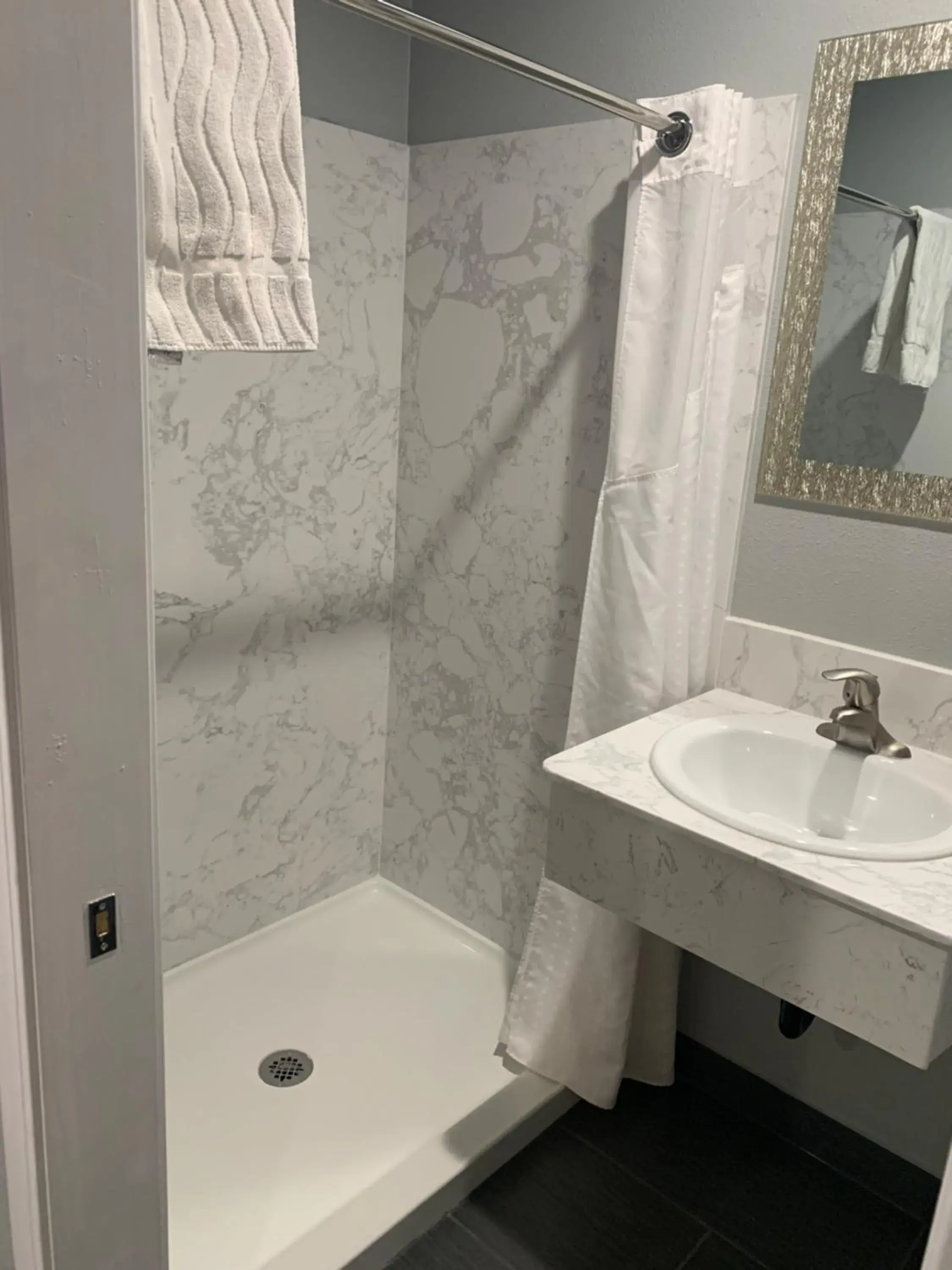 Bathroom in Colusa Motel