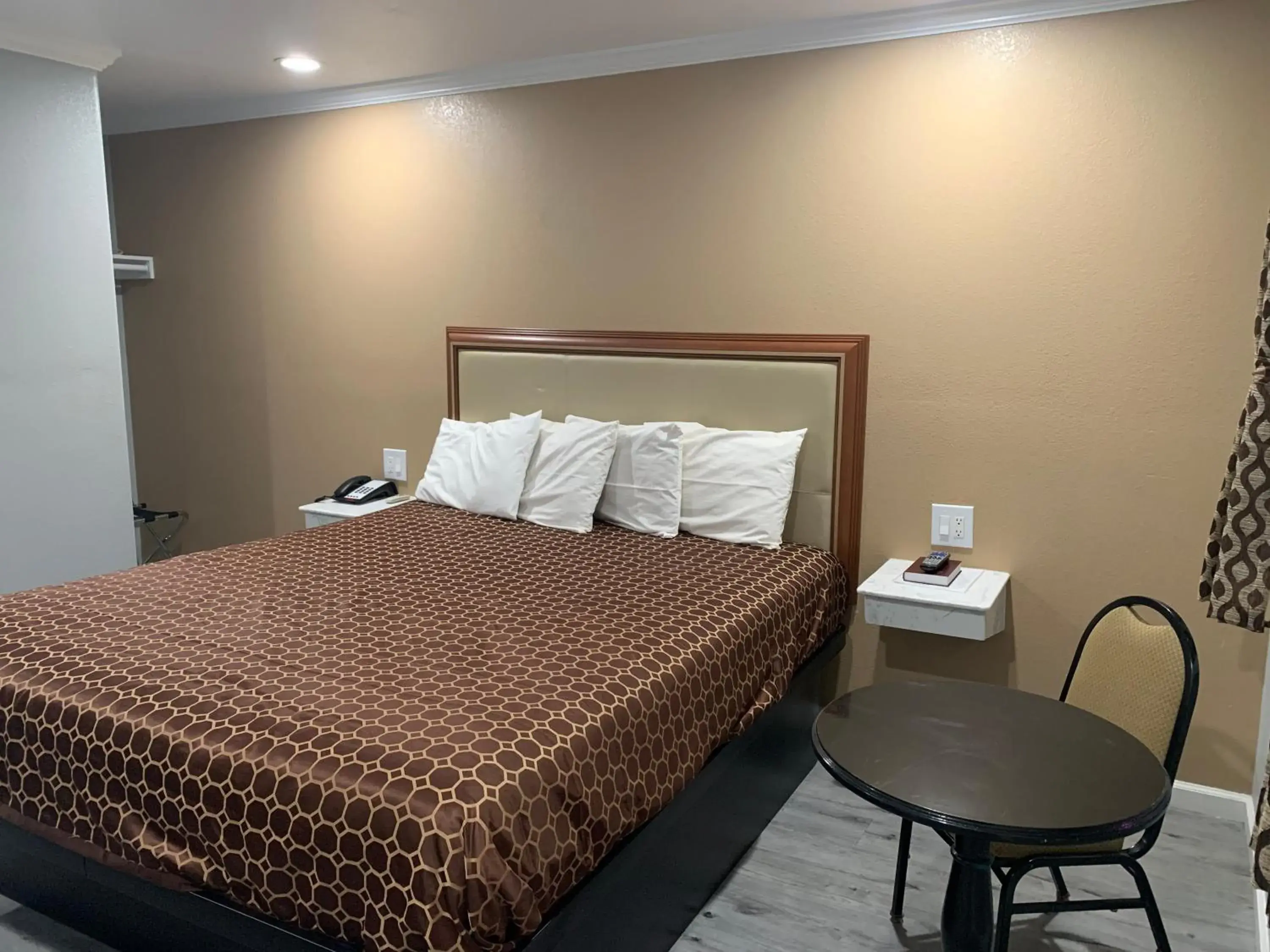 Bed in Colusa Motel