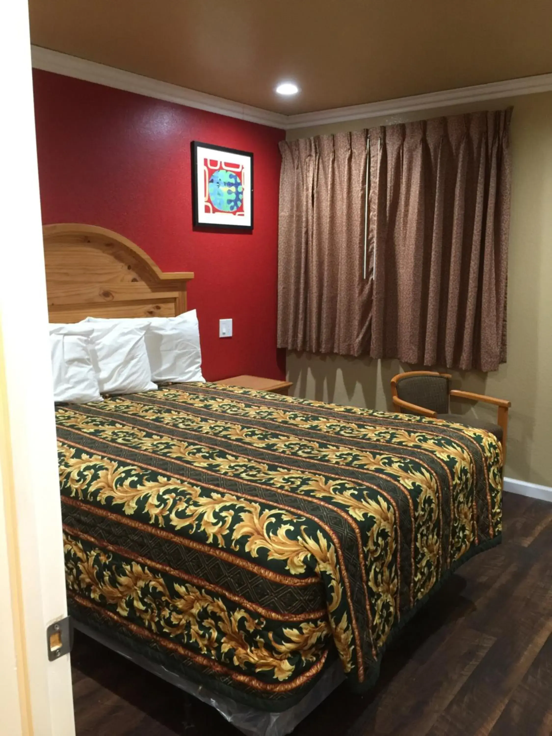 Bed in Colusa Motel