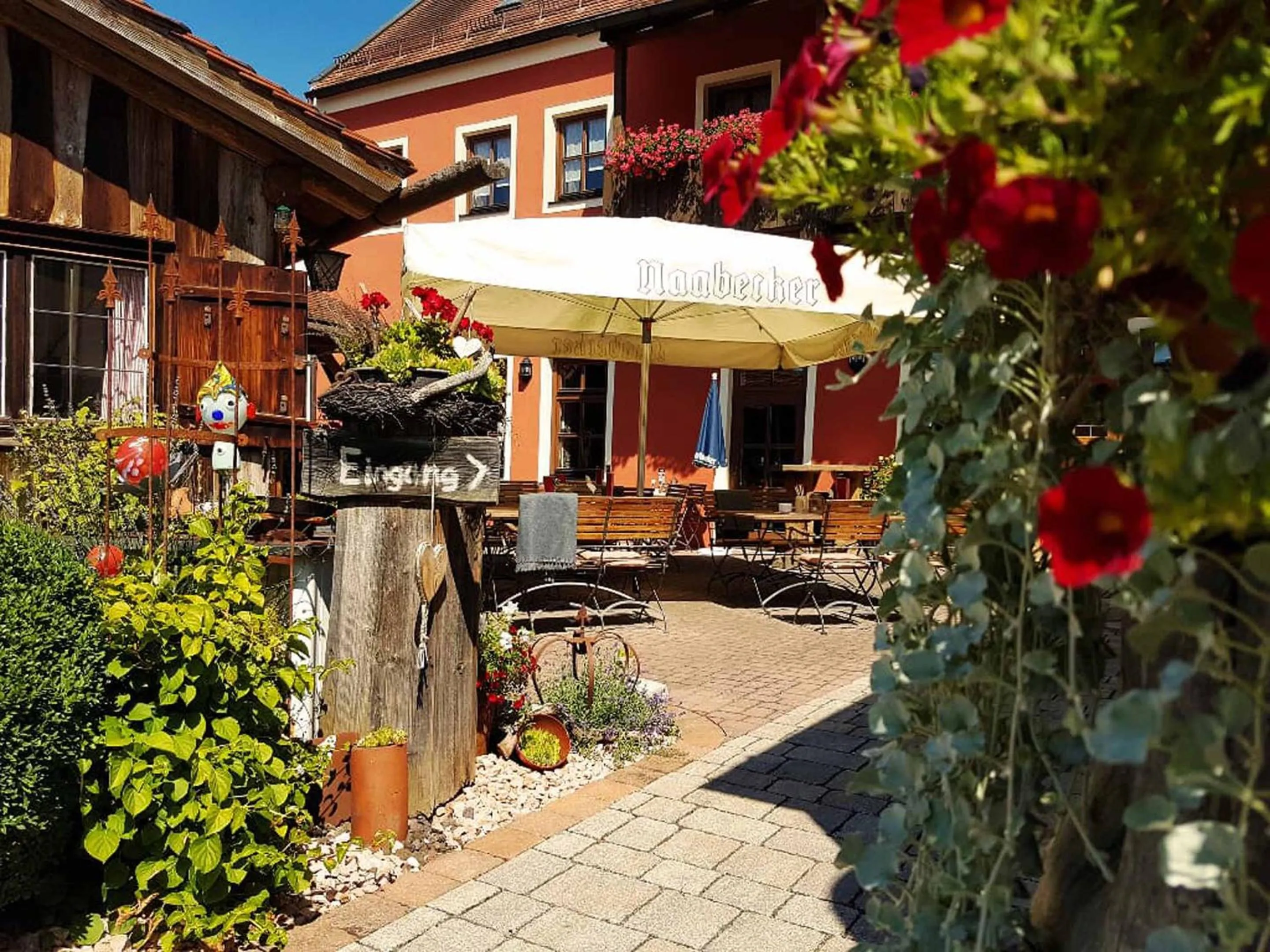 Facade/entrance in Da`Sporrer Hotel & Wirtshaus