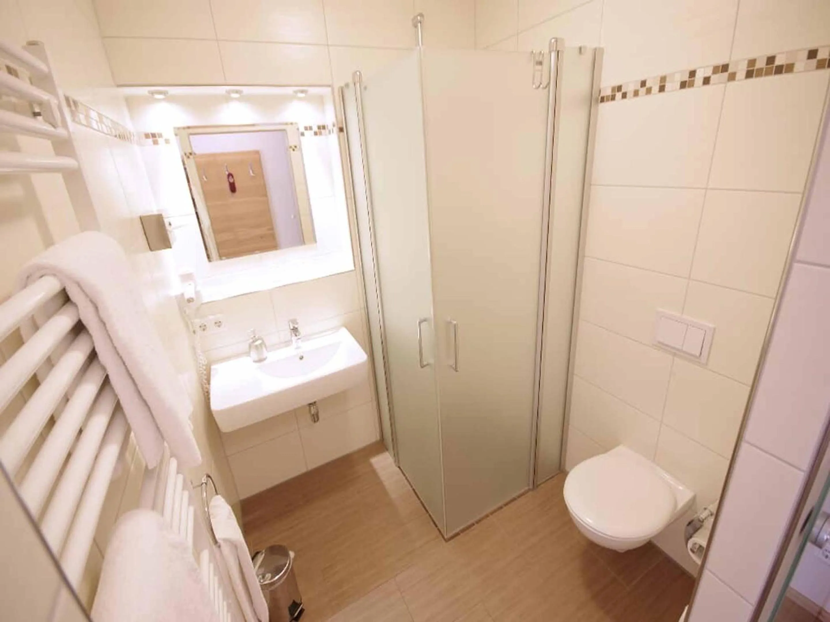 Bathroom in Da`Sporrer Hotel & Wirtshaus