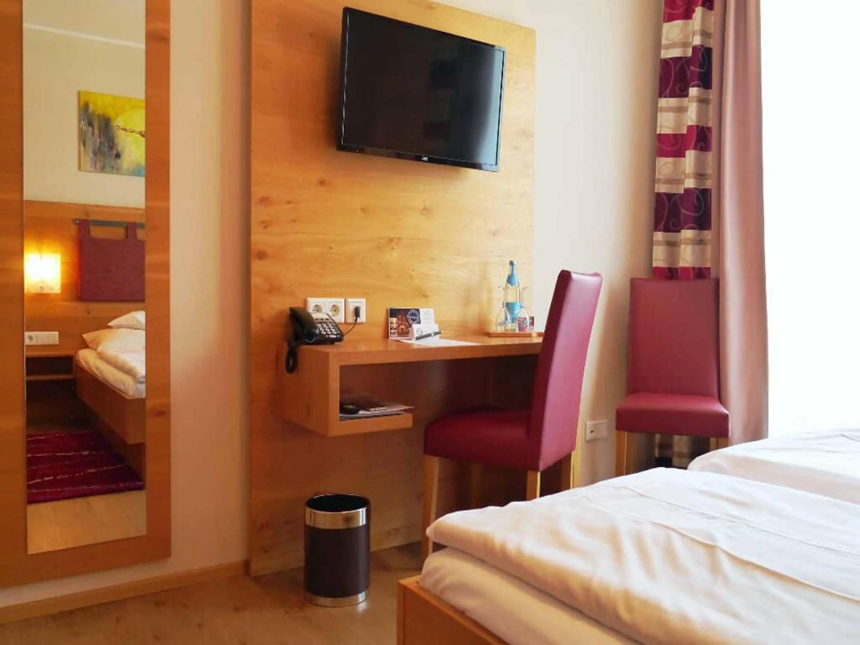 Decorative detail, Bed in Da`Sporrer Hotel & Wirtshaus