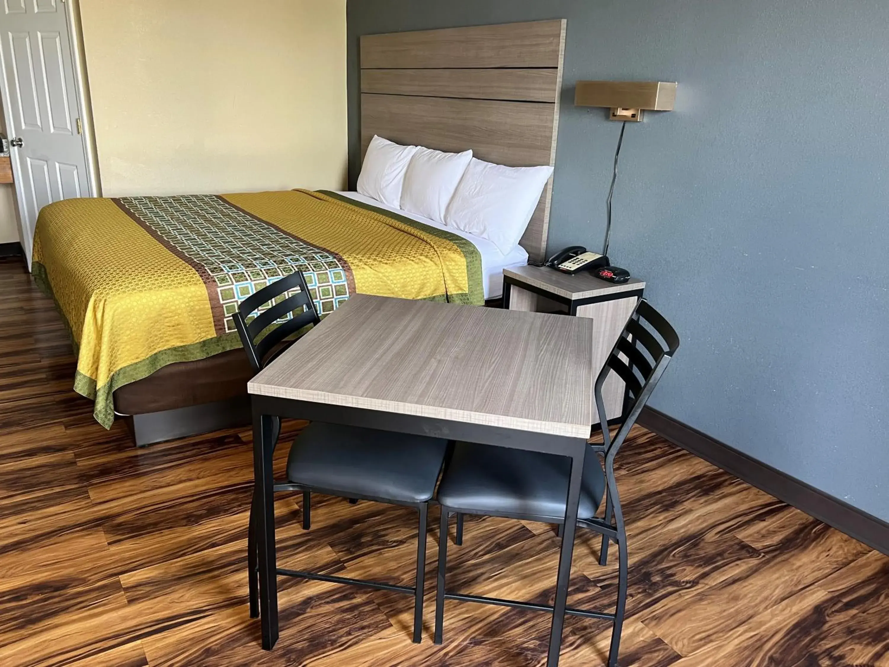 Bed in Knights Inn Lumberton Bed in Knights Inn Lumberton