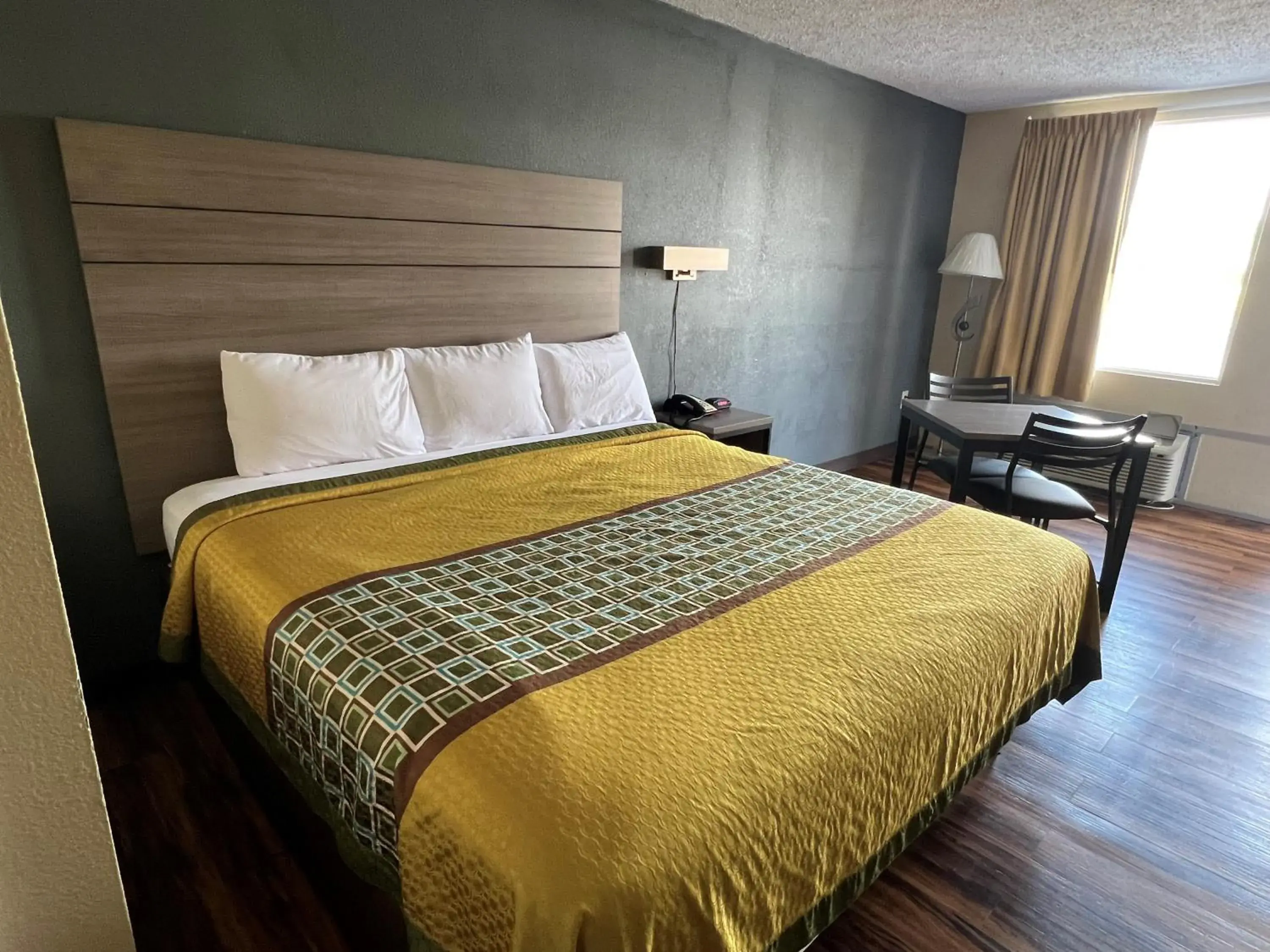 Bed in Knights Inn Lumberton Bed in Knights Inn Lumberton