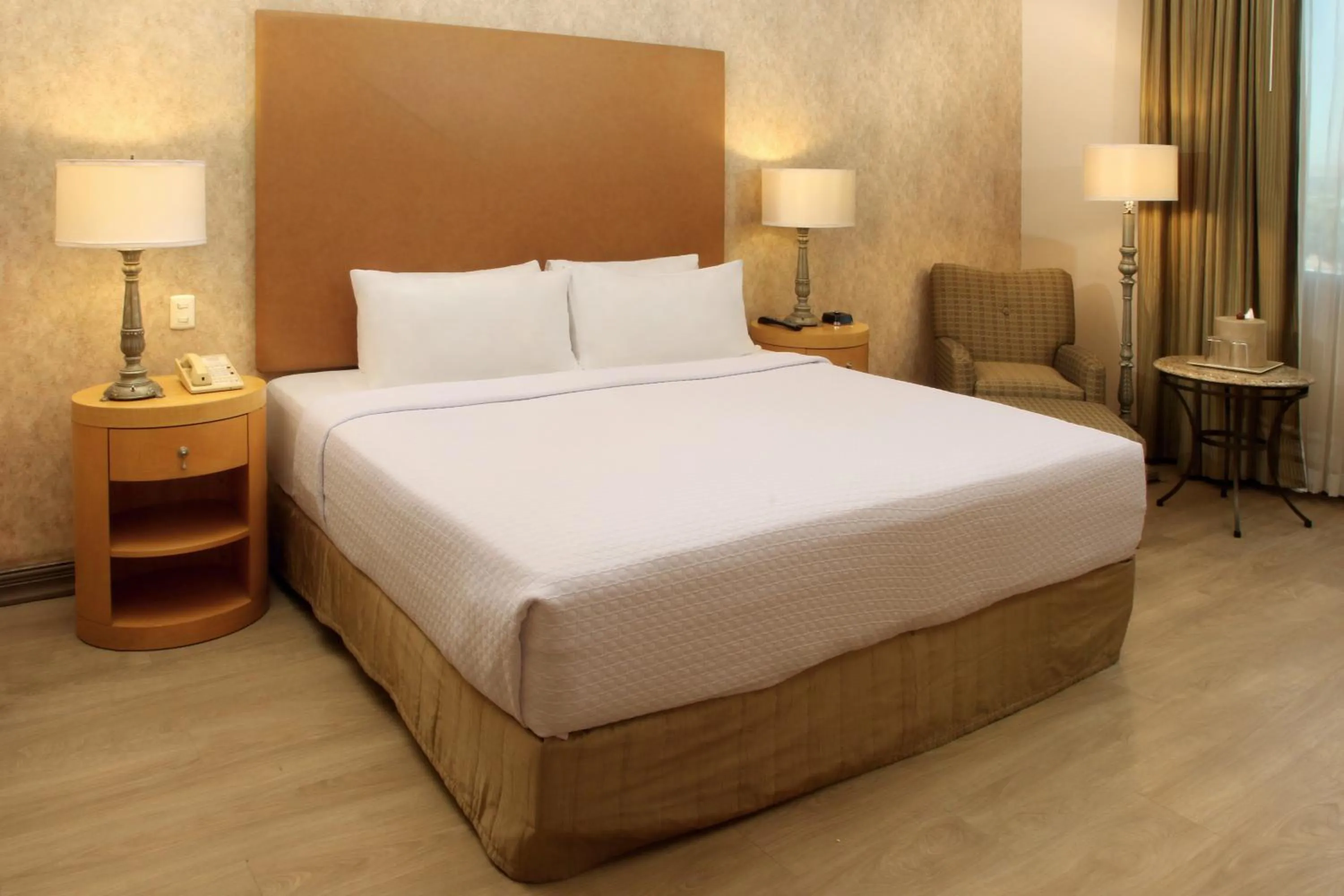 Bedroom, Bed in Crowne Plaza Torreon by IHG