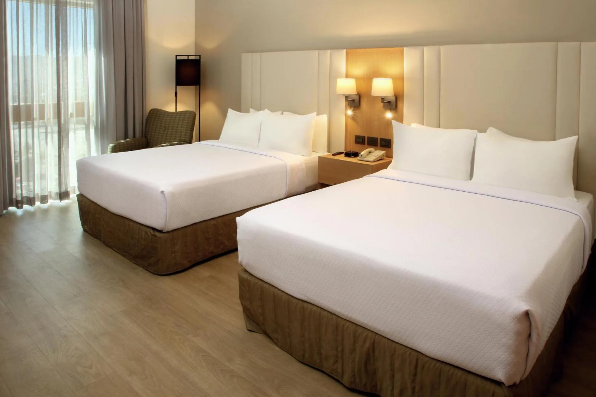 Photo of the whole room, Bed in Crowne Plaza Torreon by IHG
