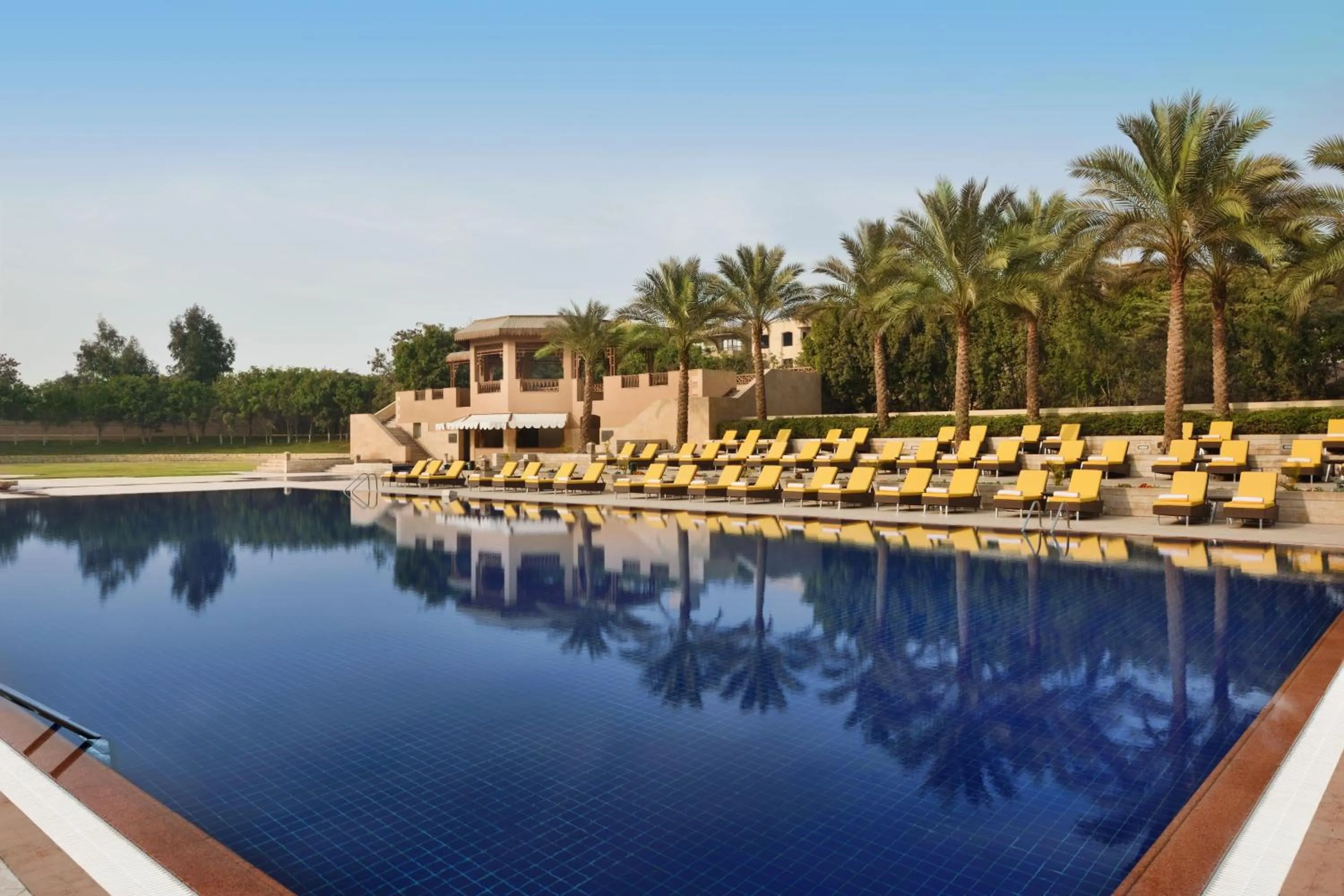 Swimming pool in Marriott Mena House, Cairo