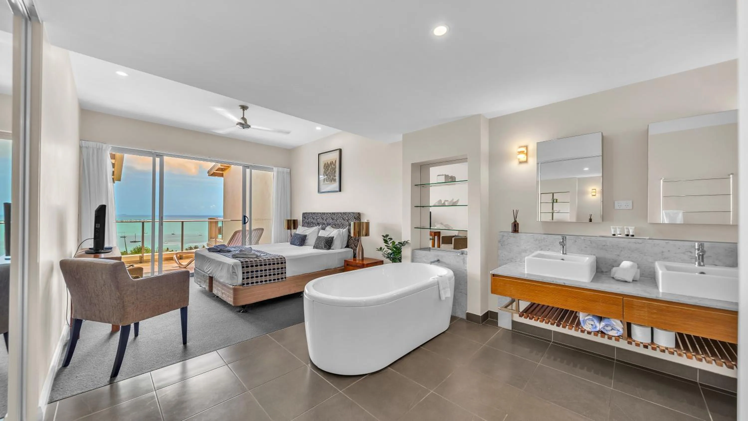 Bathroom, Bed in Whitsunday Reflections