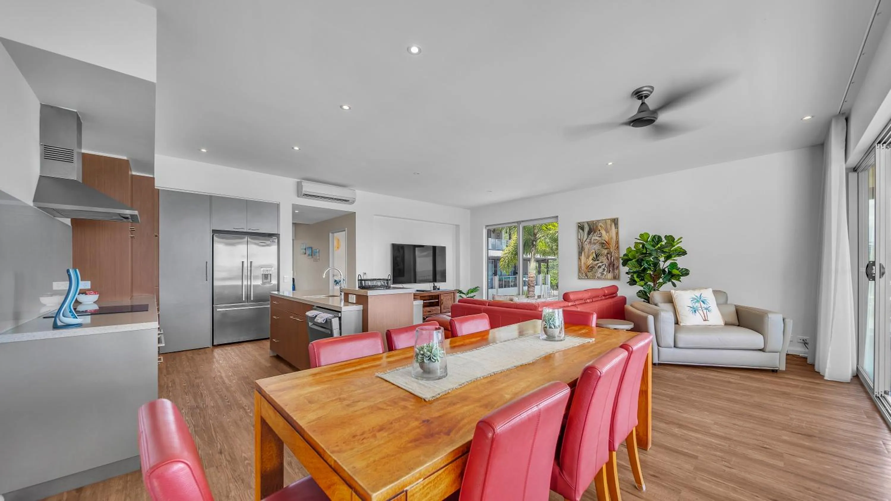 Seating area in Whitsunday Reflections