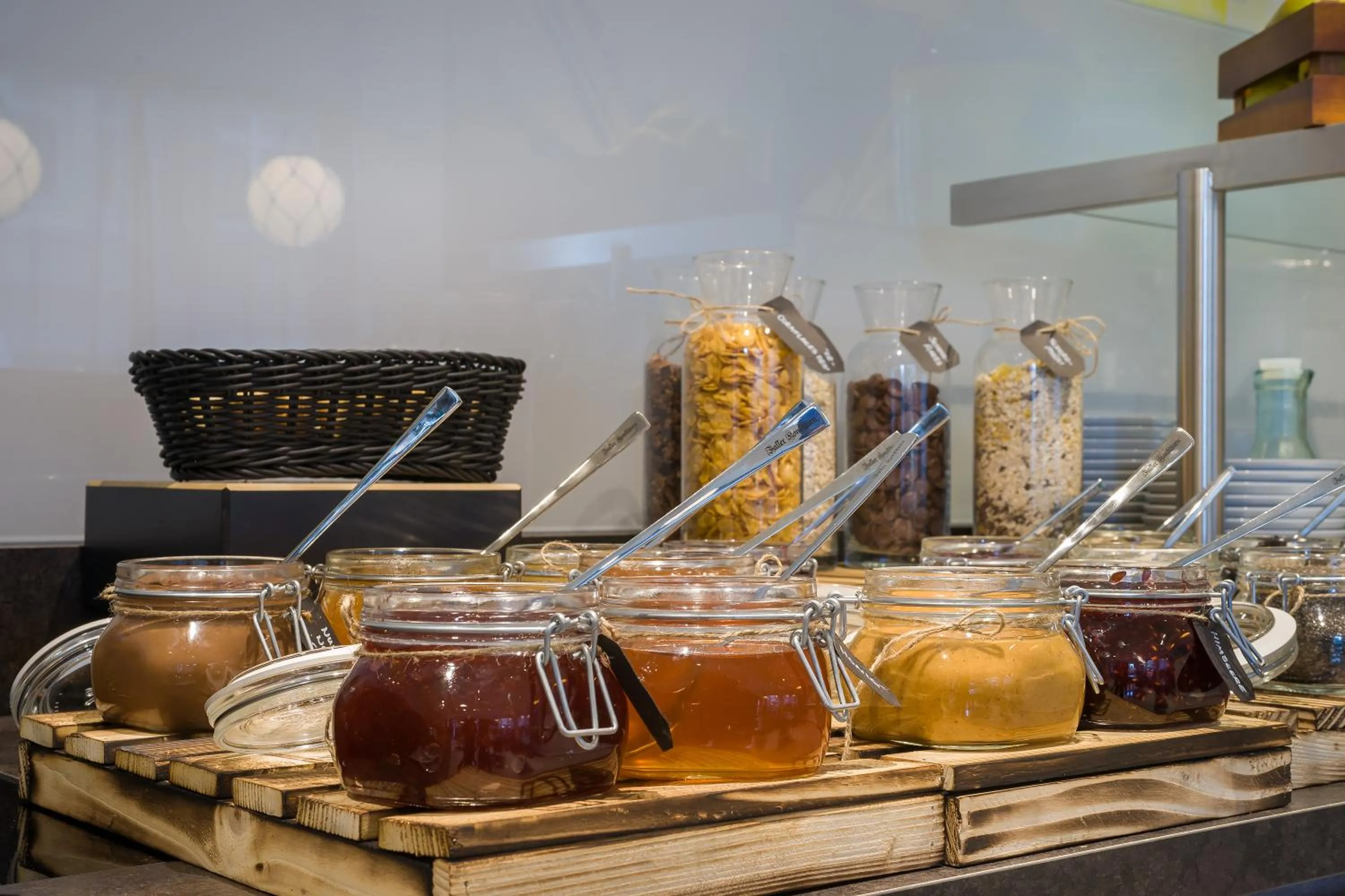 Food and drinks in Holiday Inn - the niu, Welly Kiel by IHG