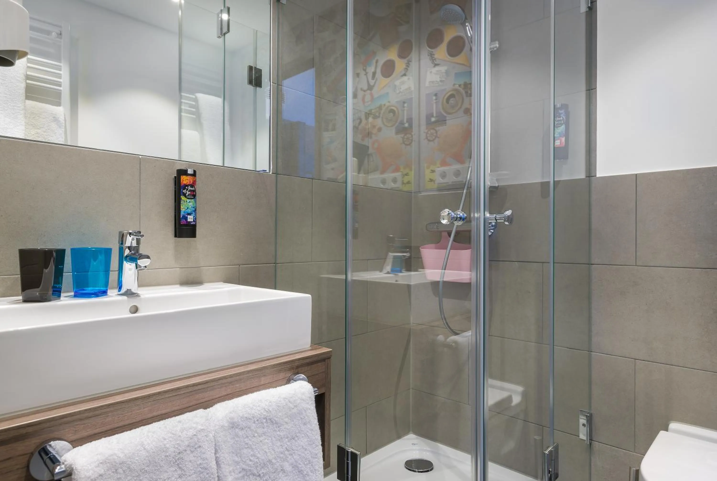 Shower in Holiday Inn - the niu, Welly Kiel by IHG