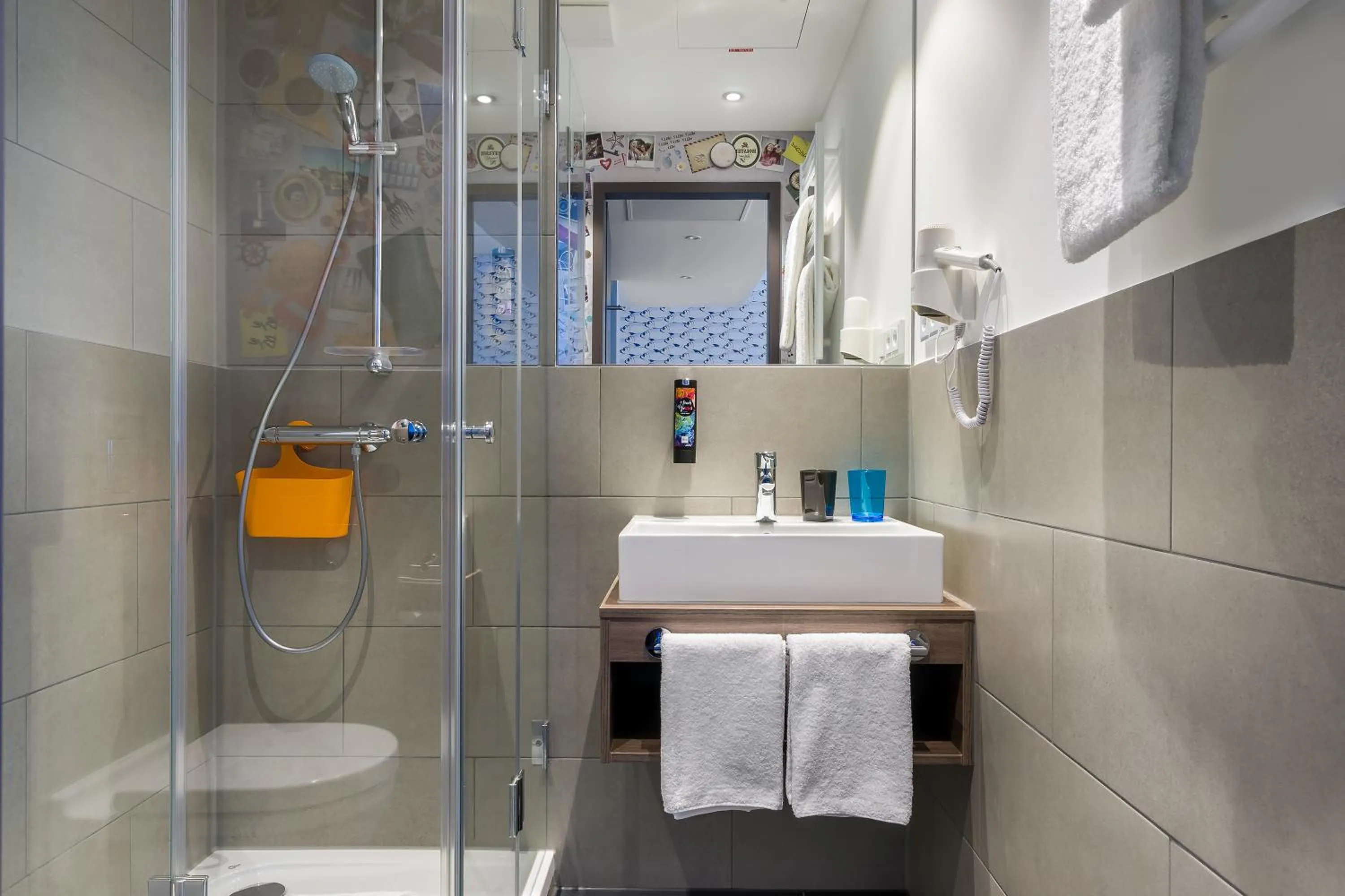 Shower in Holiday Inn - the niu, Welly Kiel by IHG