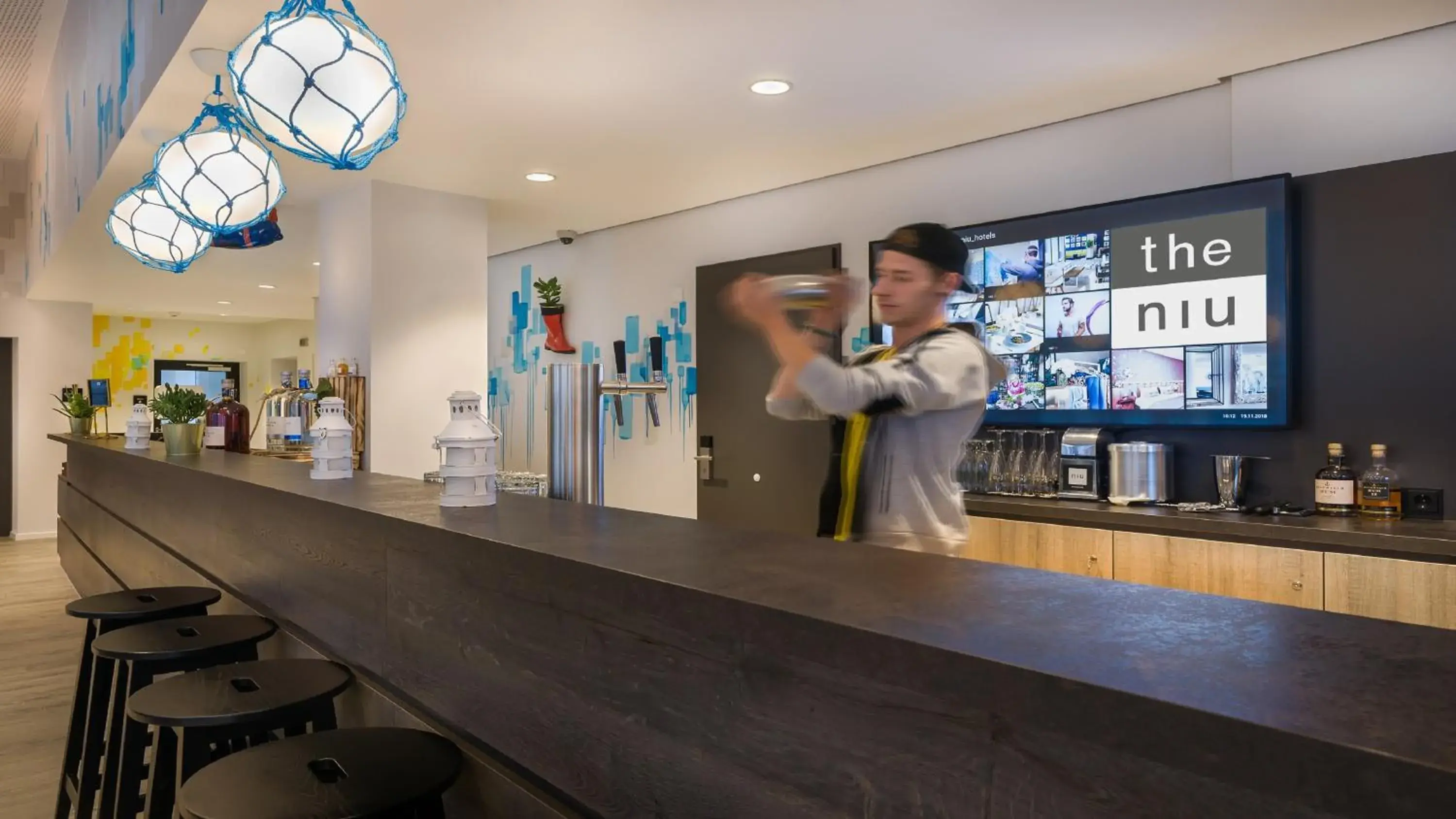 Lounge or bar in Holiday Inn - the niu, Welly Kiel by IHG Lounge or bar in Holiday Inn - the niu, Welly Kiel by IHG