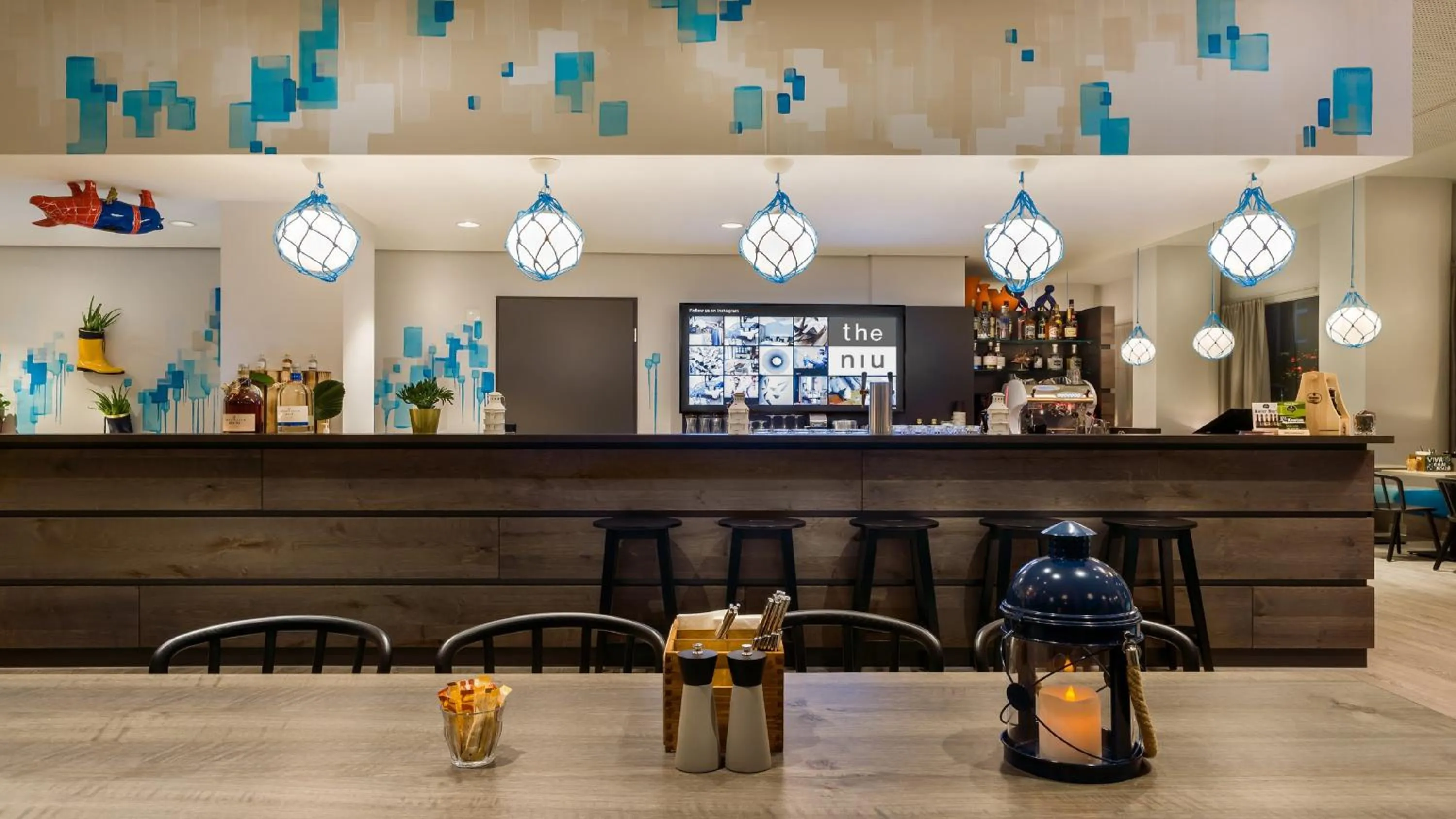 Lounge or bar in Holiday Inn - the niu, Welly Kiel by IHG