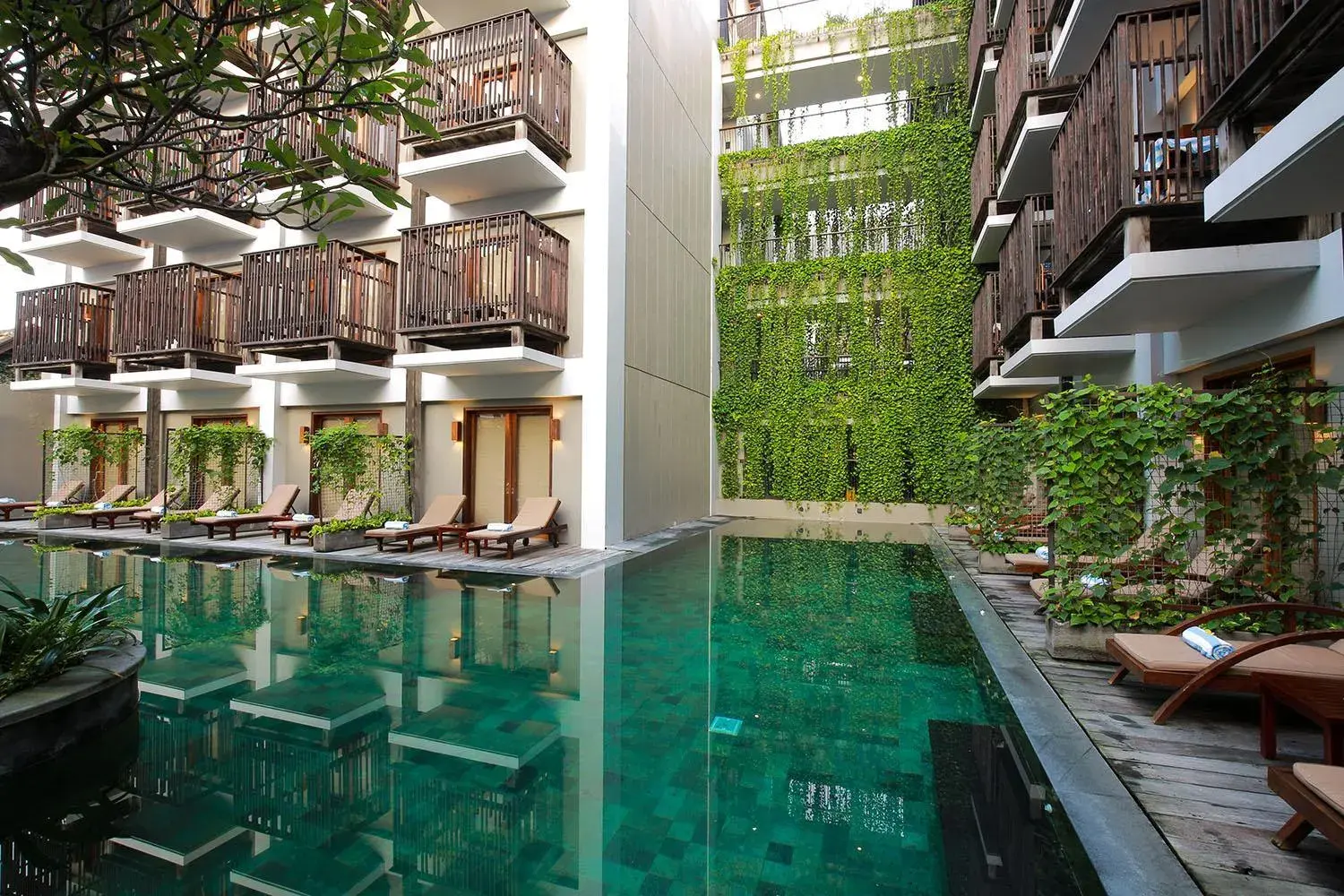 Swimming pool in THE 1O1 Bali Oasis Sanur Swimming pool in THE 1O1 Bali Oasis Sanur