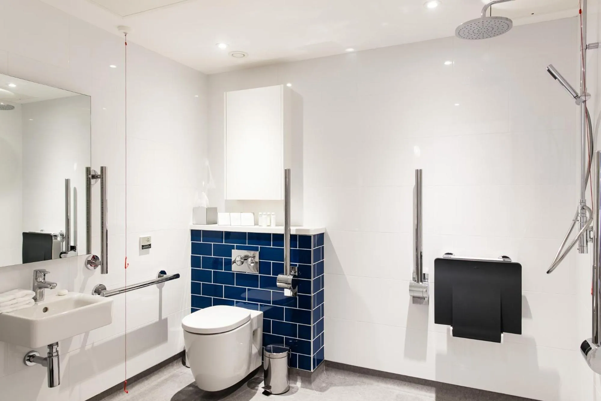 Bathroom in Rockwell East-Tower Bridge