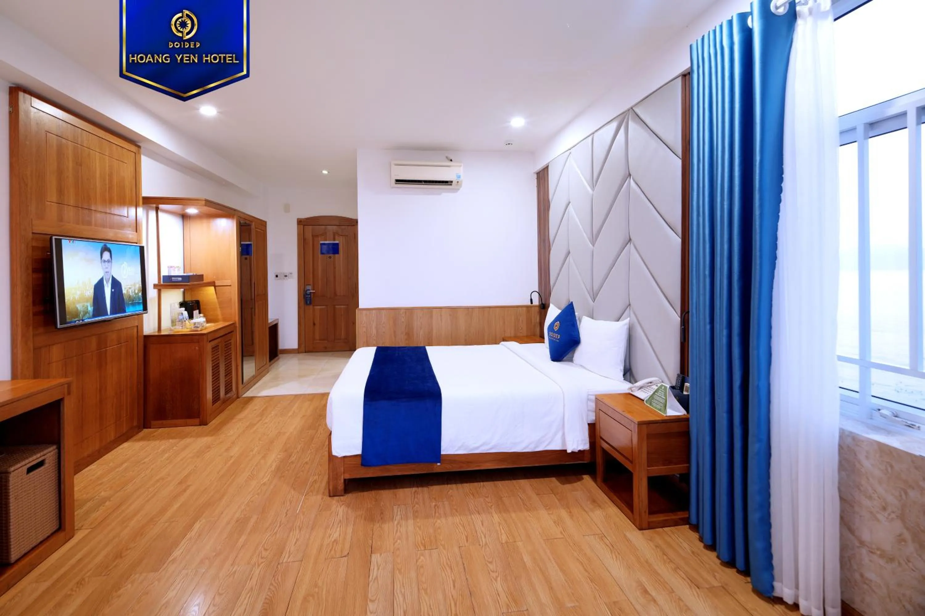 Bedroom, Bed in Sandals Hoàng Yến