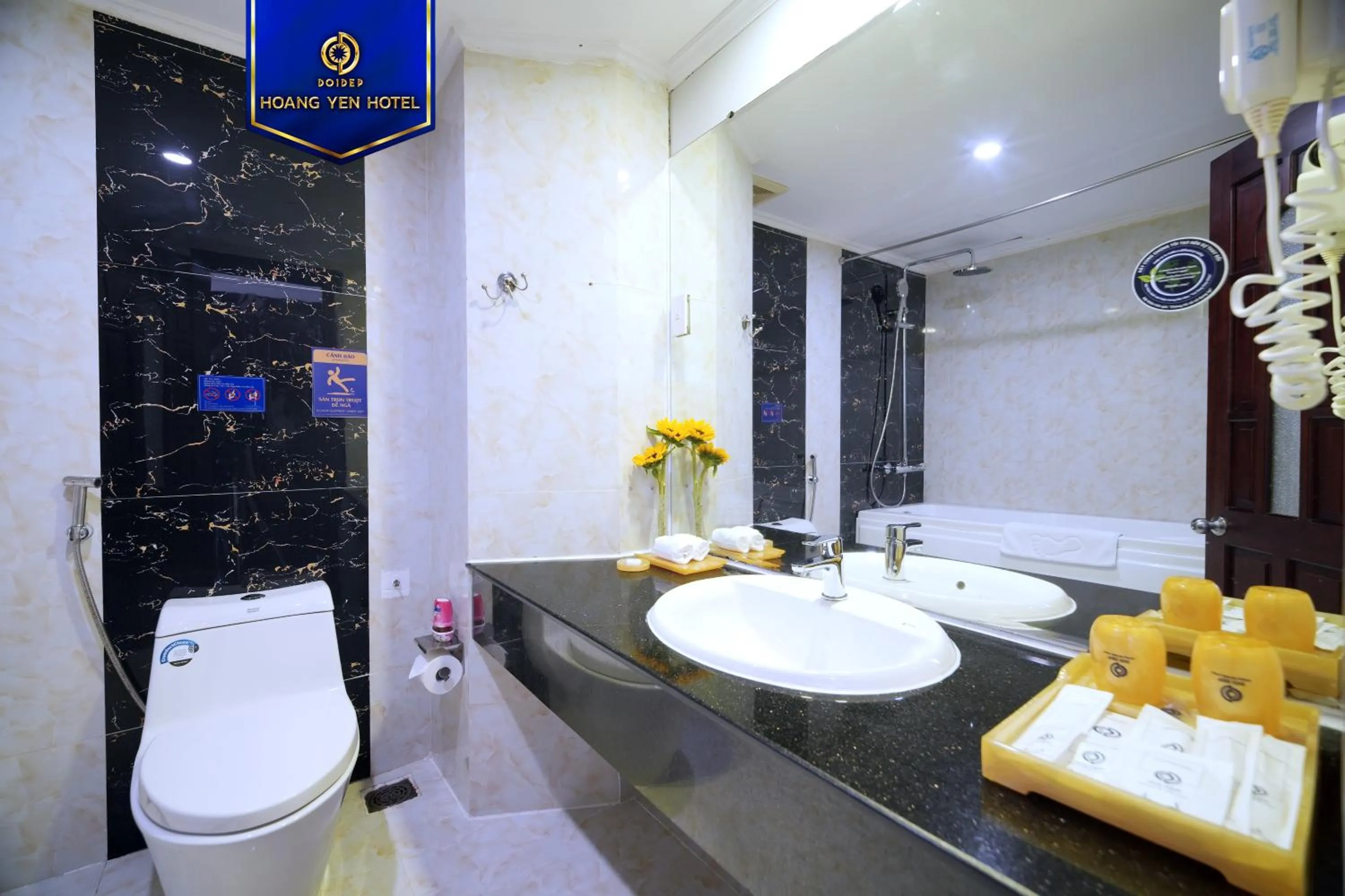 Toilet in Sandals Hoàng Yến