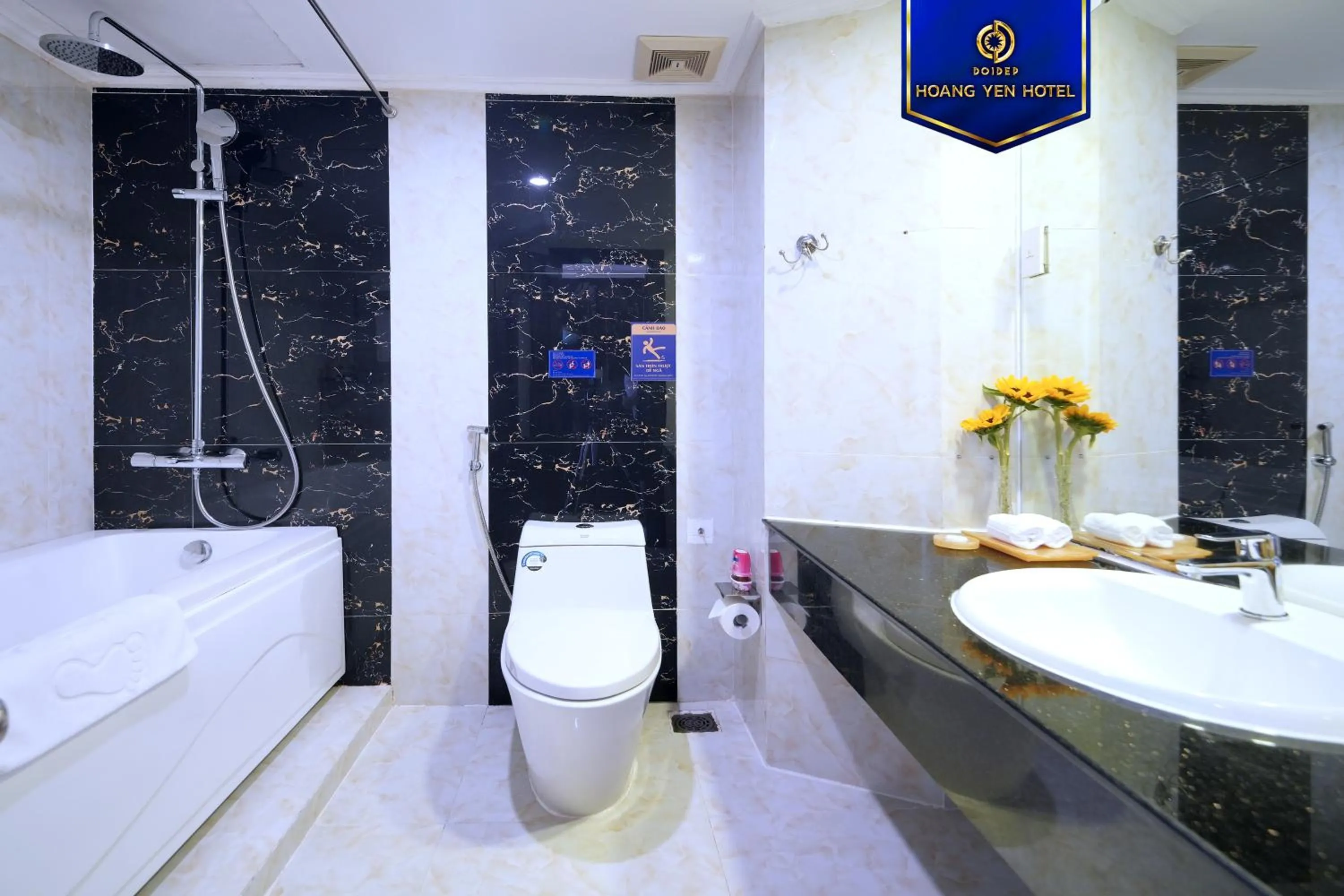 Toilet in Sandals Hoàng Yến