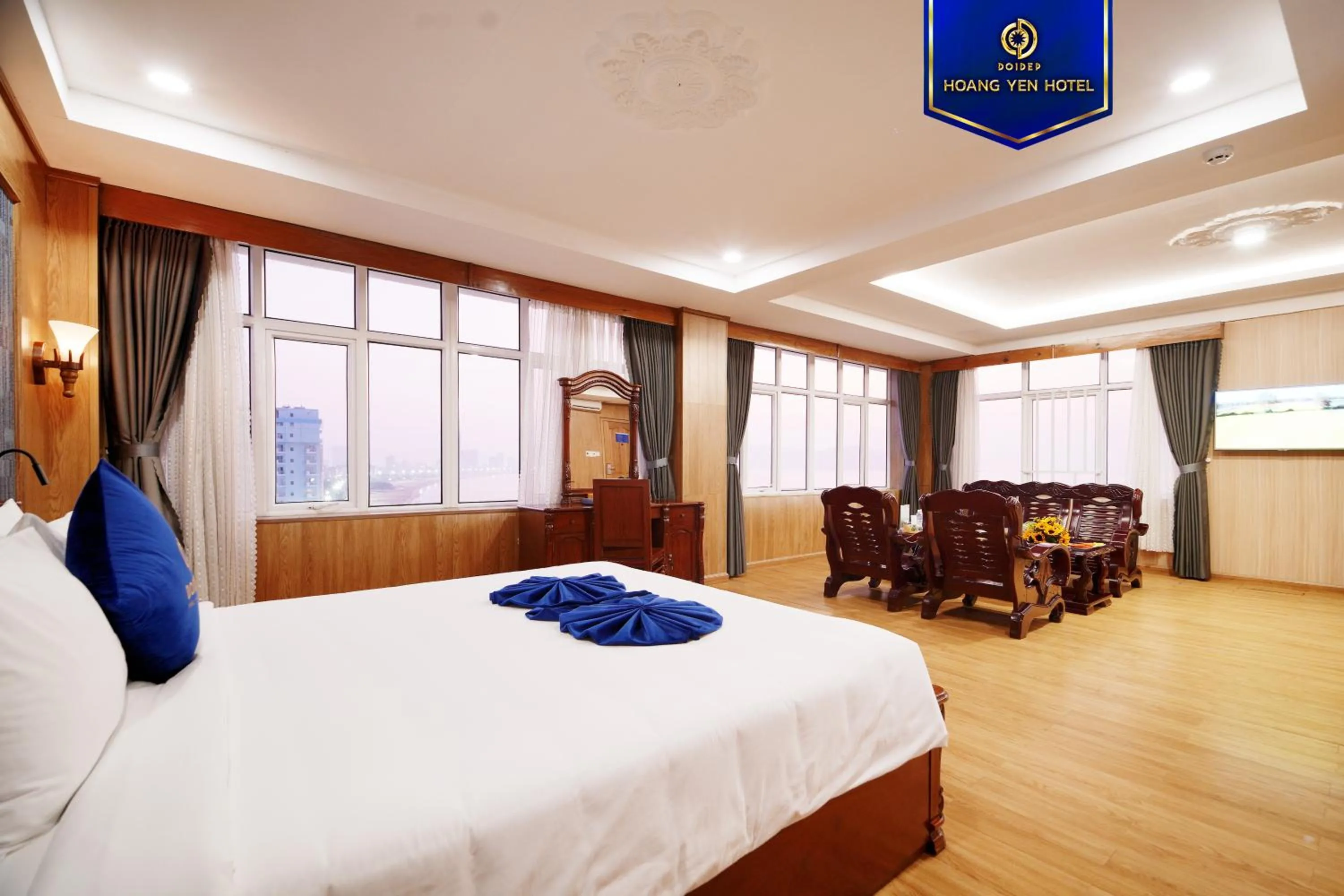 Photo of the whole room, Bed in Sandals Hoàng Yến