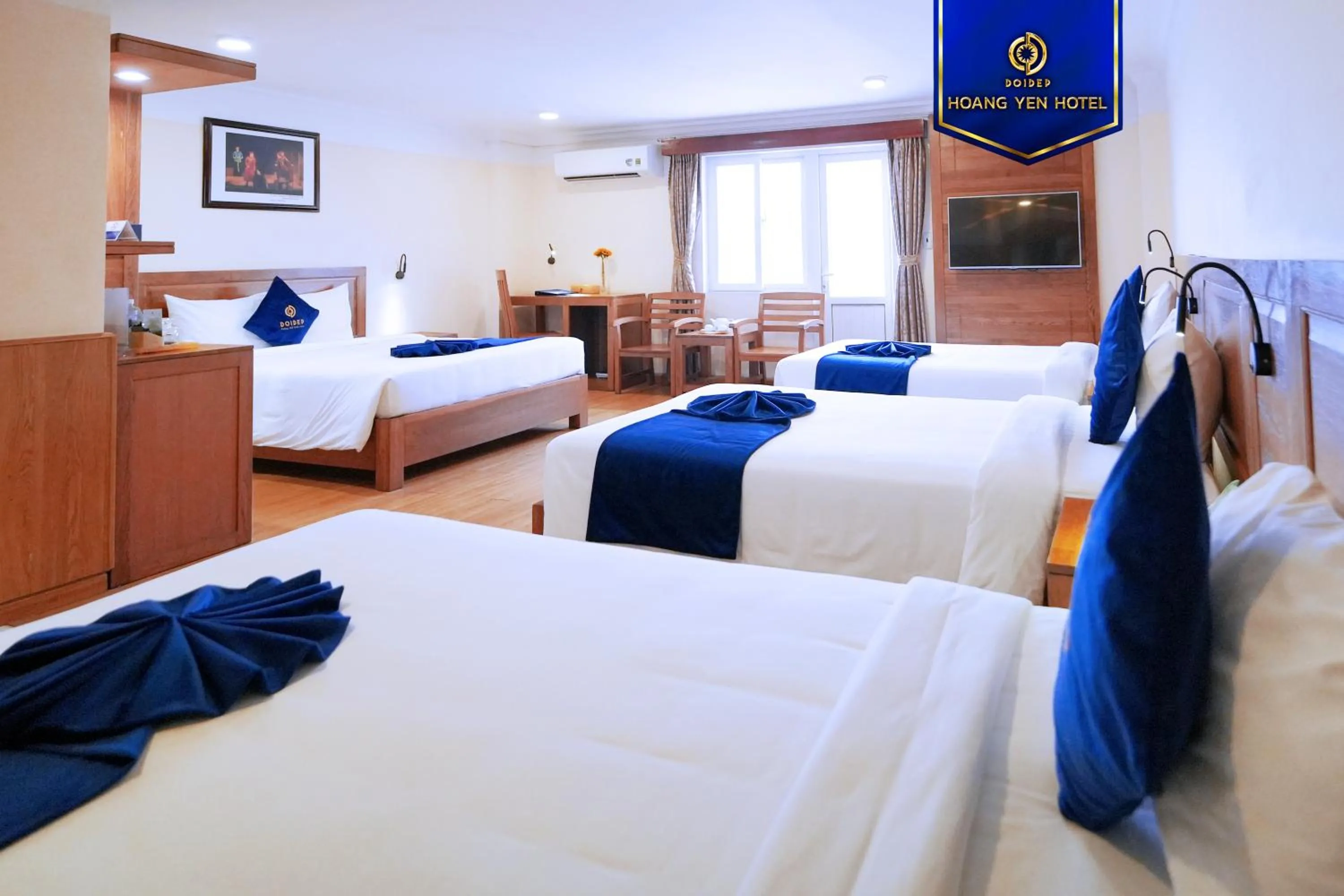 Bedroom, Bed in Sandals Hoàng Yến