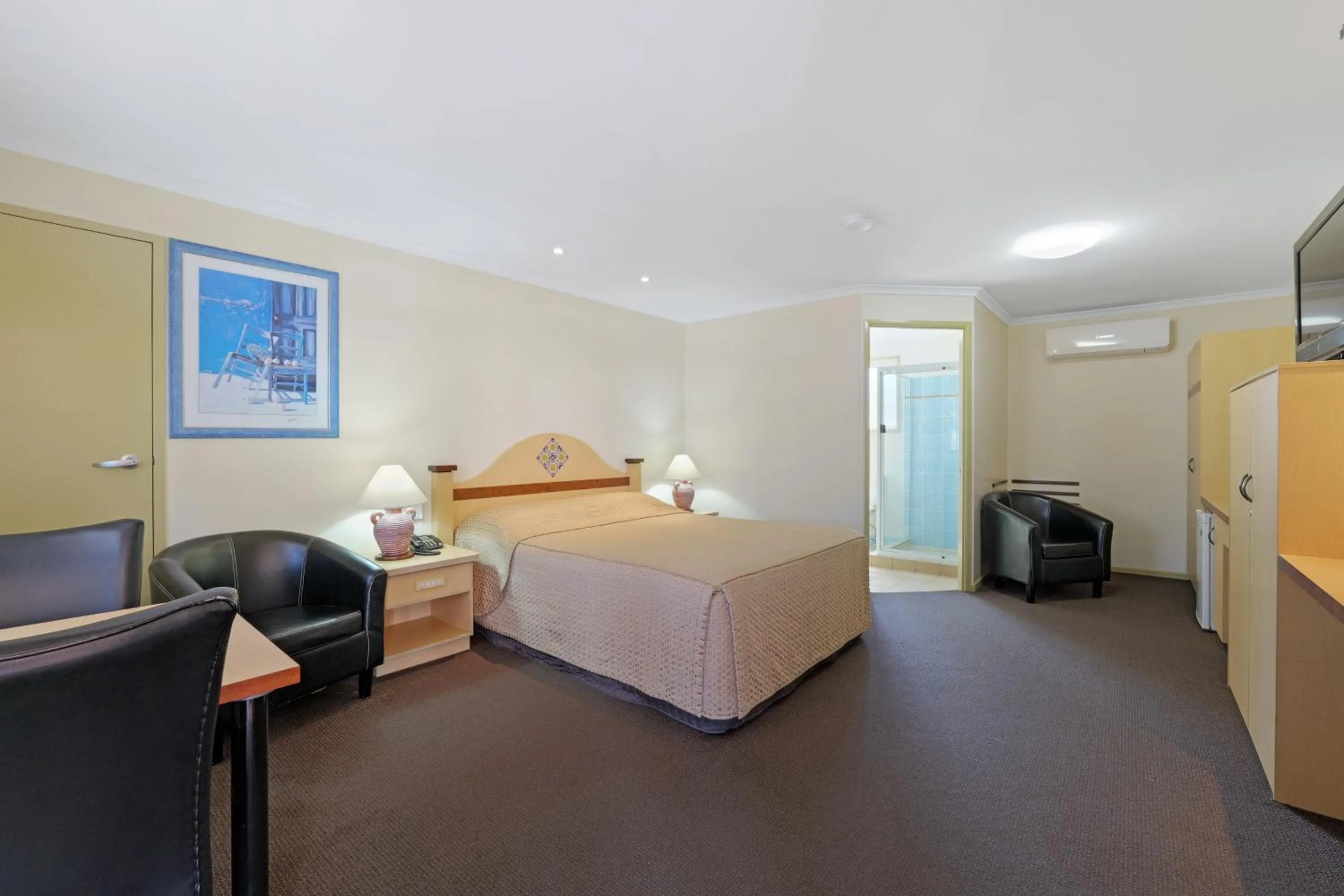 Bed in Villa Mirasol Motor Inn