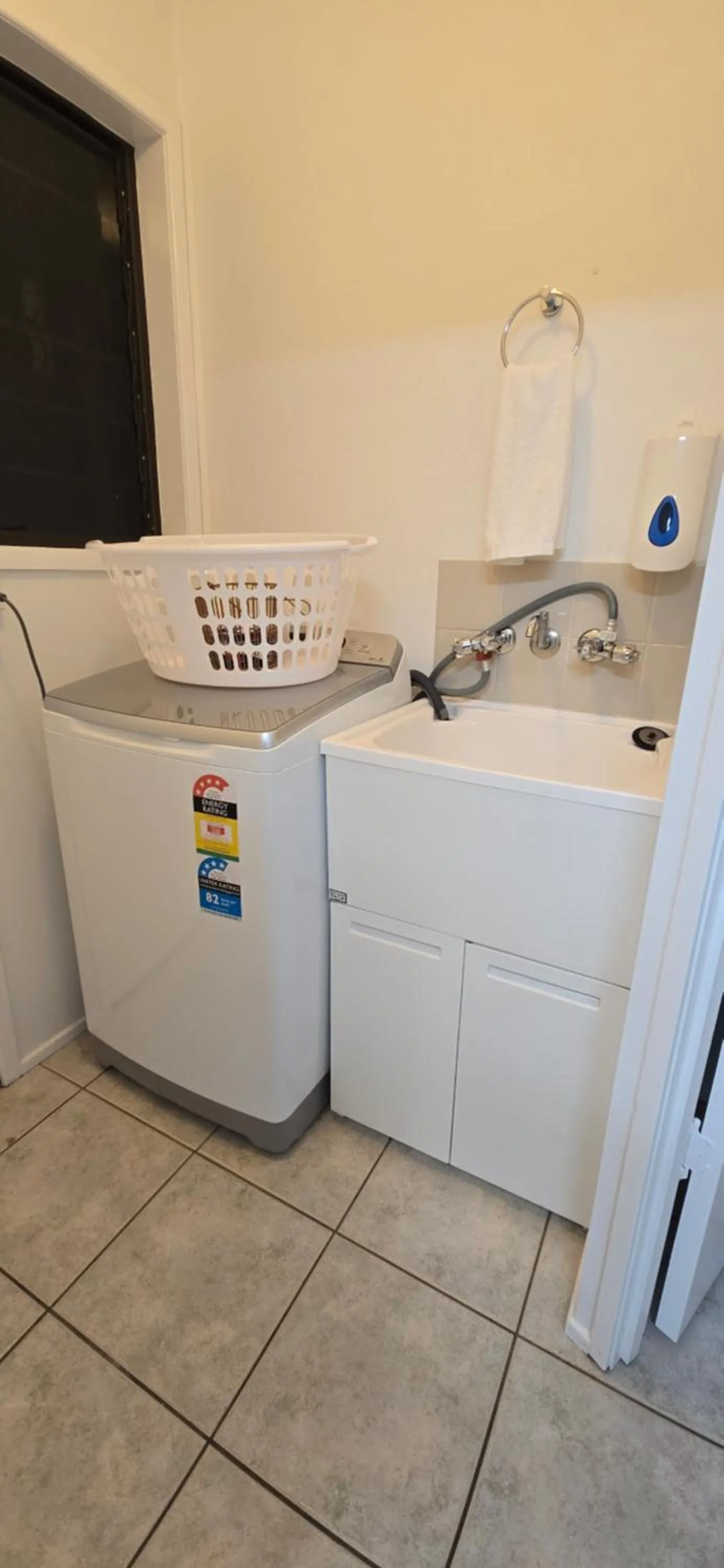 washing machine in Villa Mirasol Motor Inn