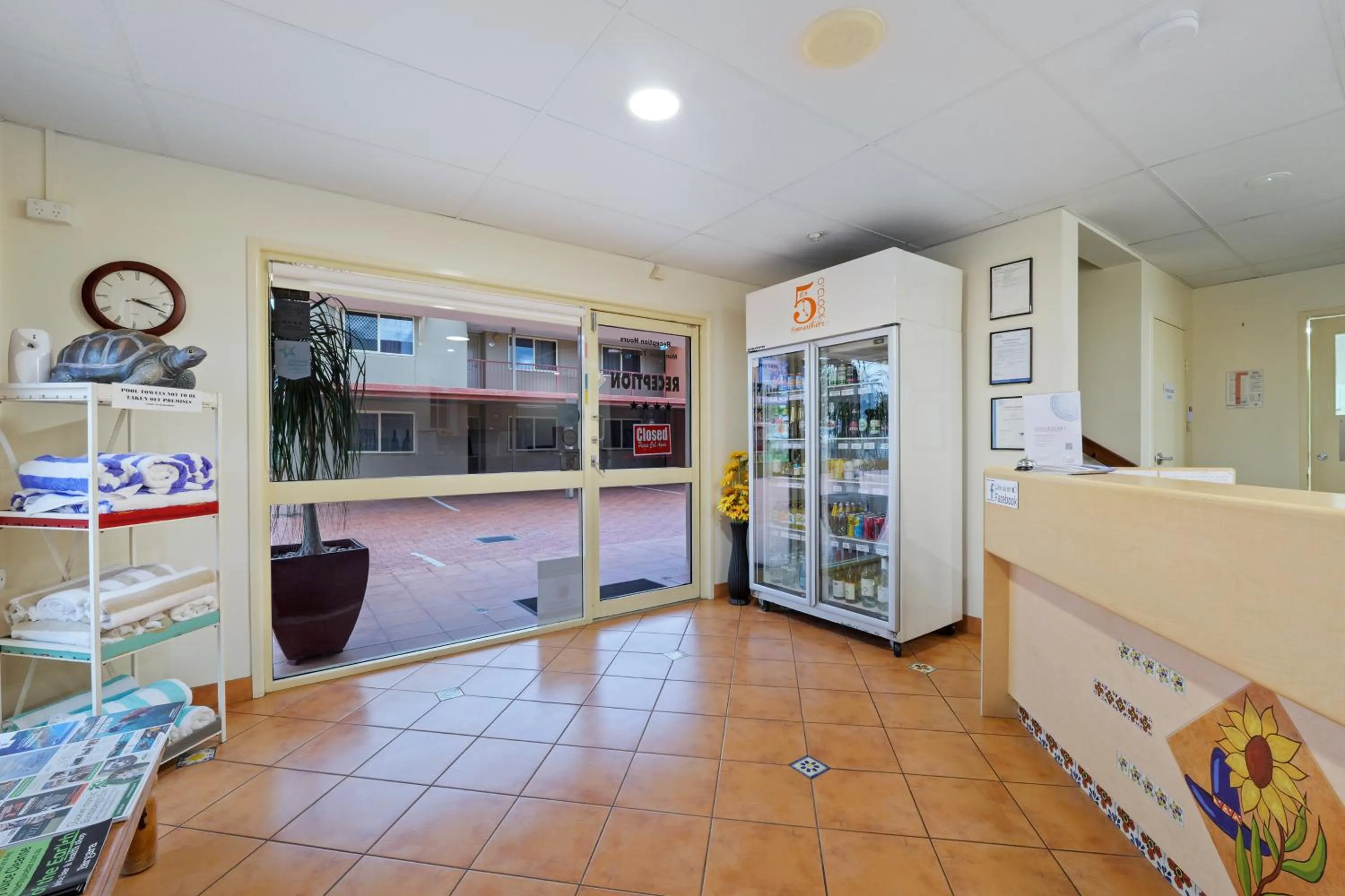 Lobby or reception in Villa Mirasol Motor Inn