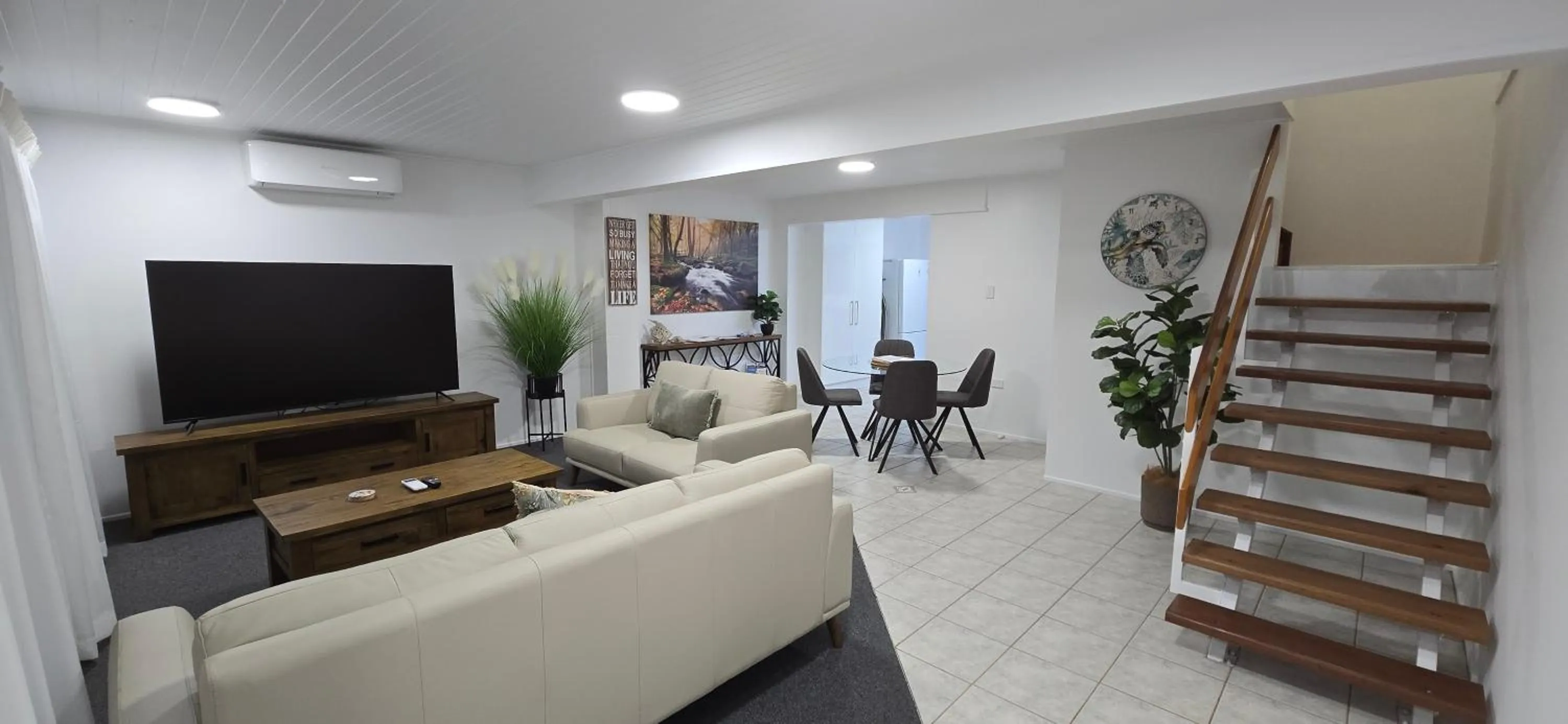 TV and multimedia in Villa Mirasol Motor Inn