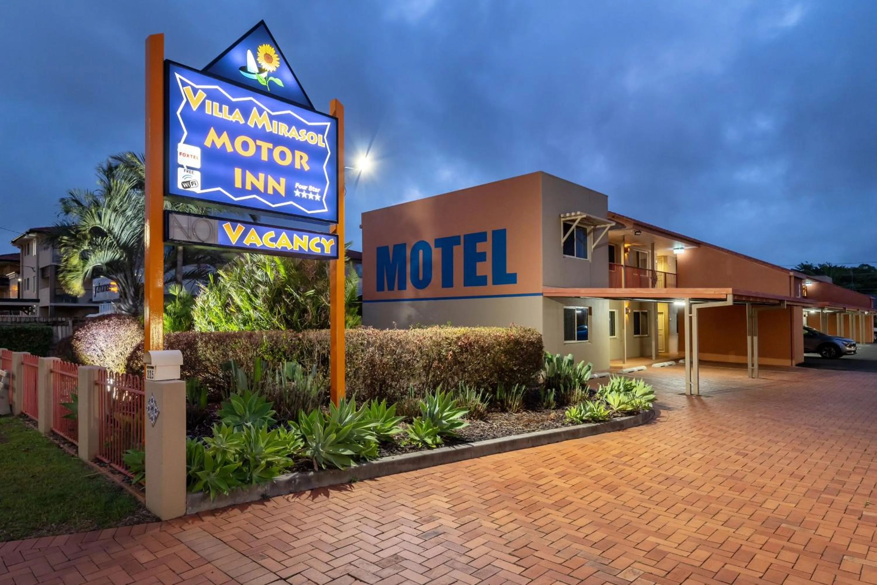 Property building in Villa Mirasol Motor Inn