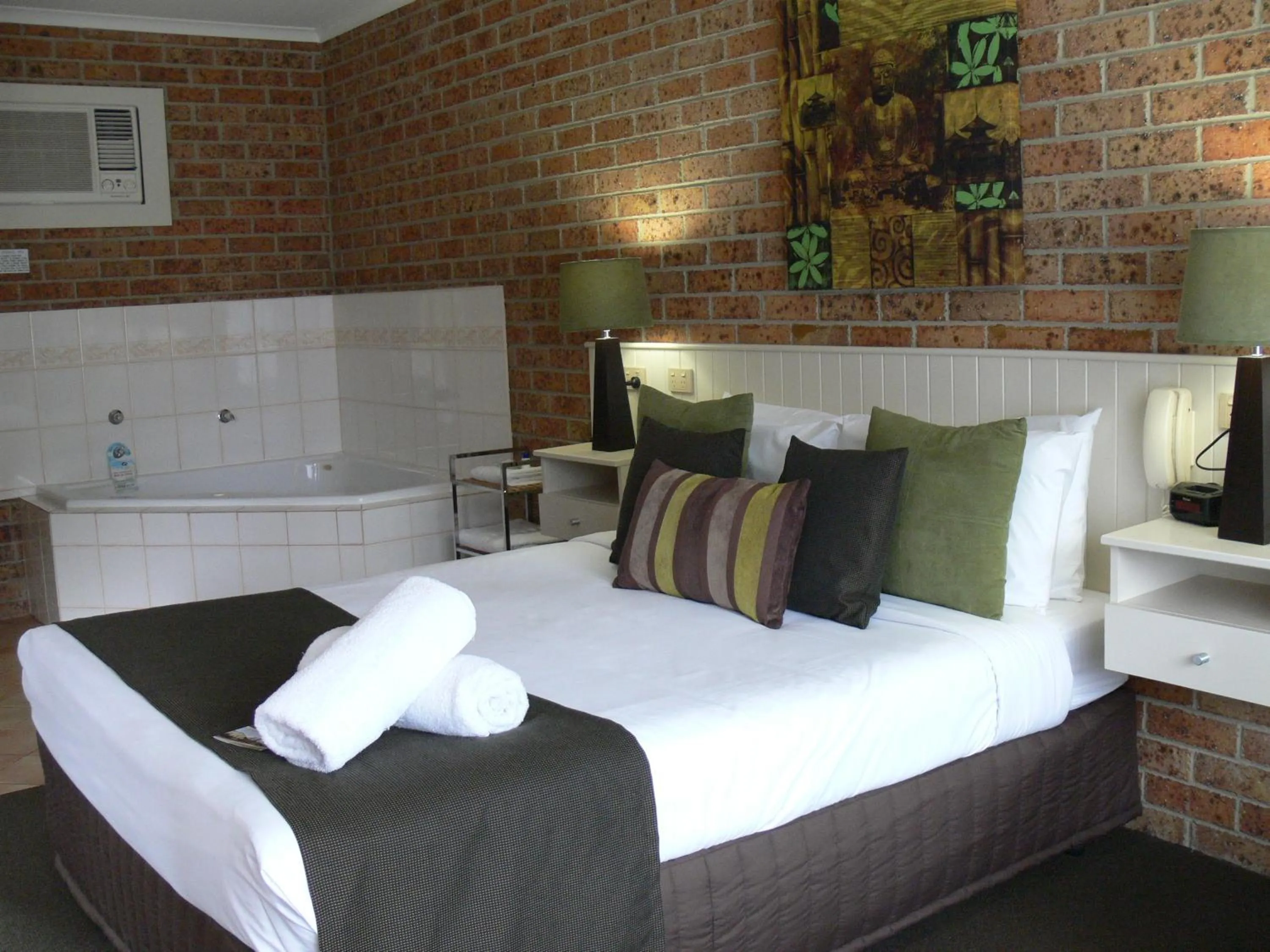 Bed in Begonia City Motor Inn