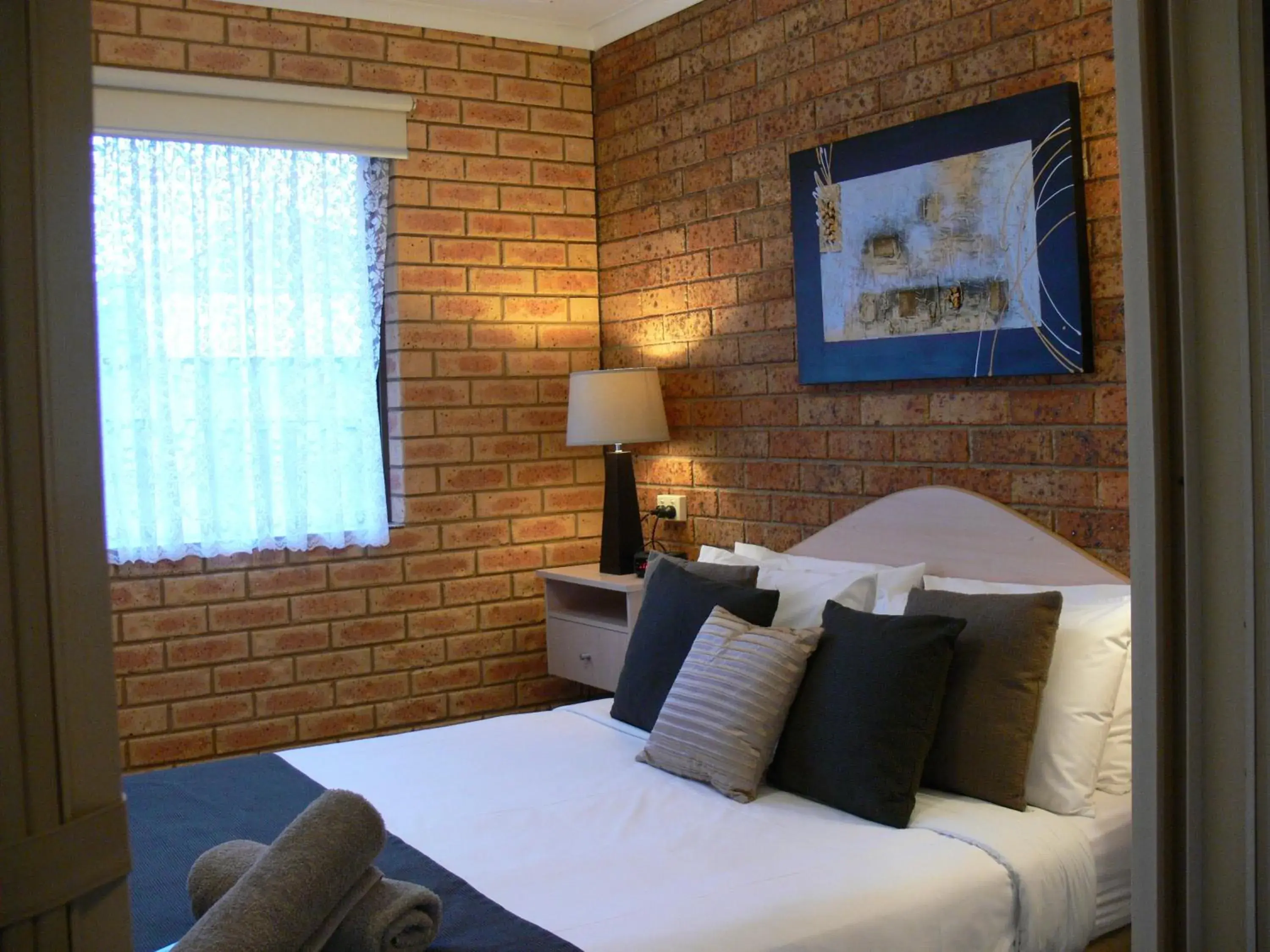 Bed in Begonia City Motor Inn Bed in Begonia City Motor Inn