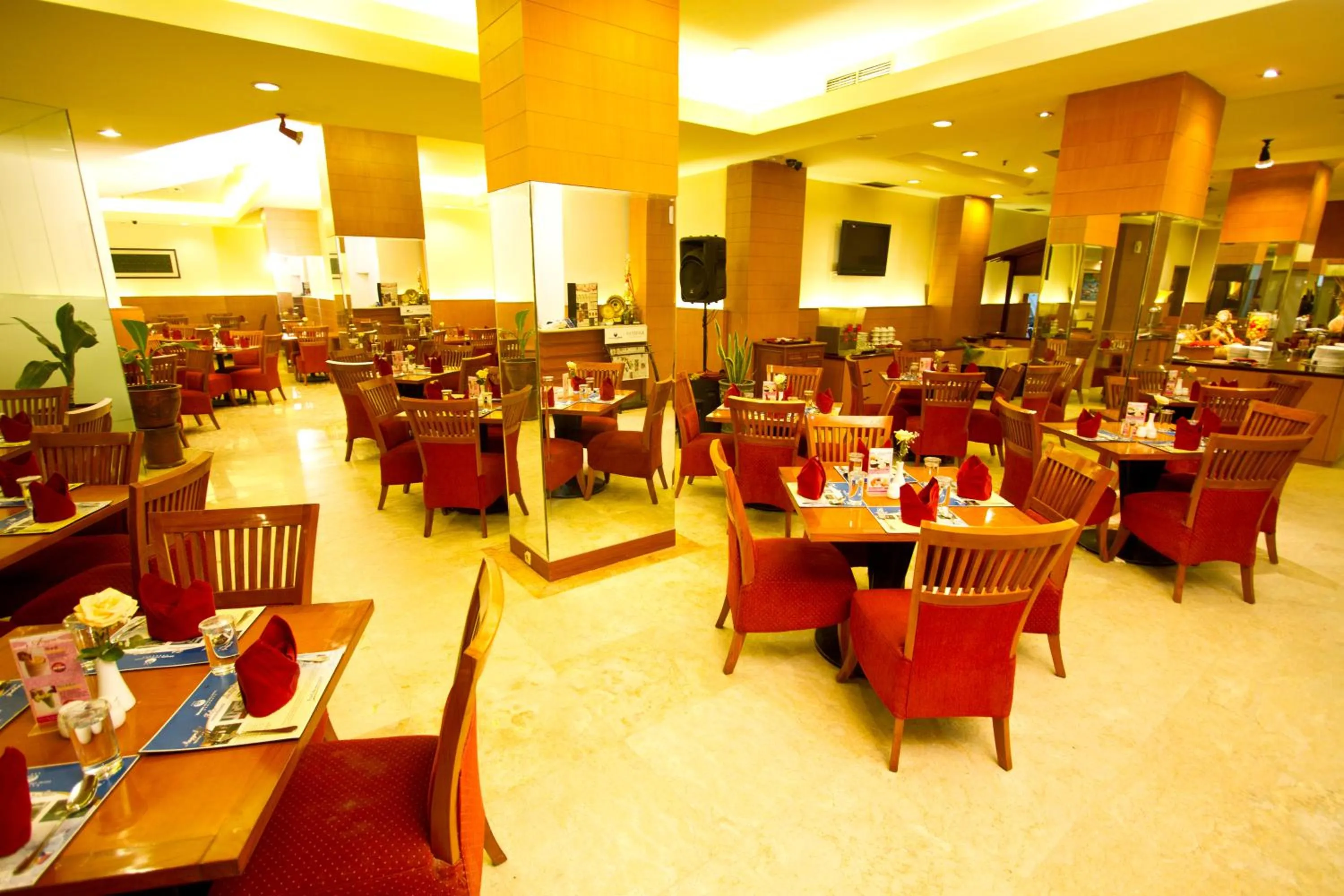 Restaurant/places to eat in Hotel Bisanta Bidakara Tunjungan