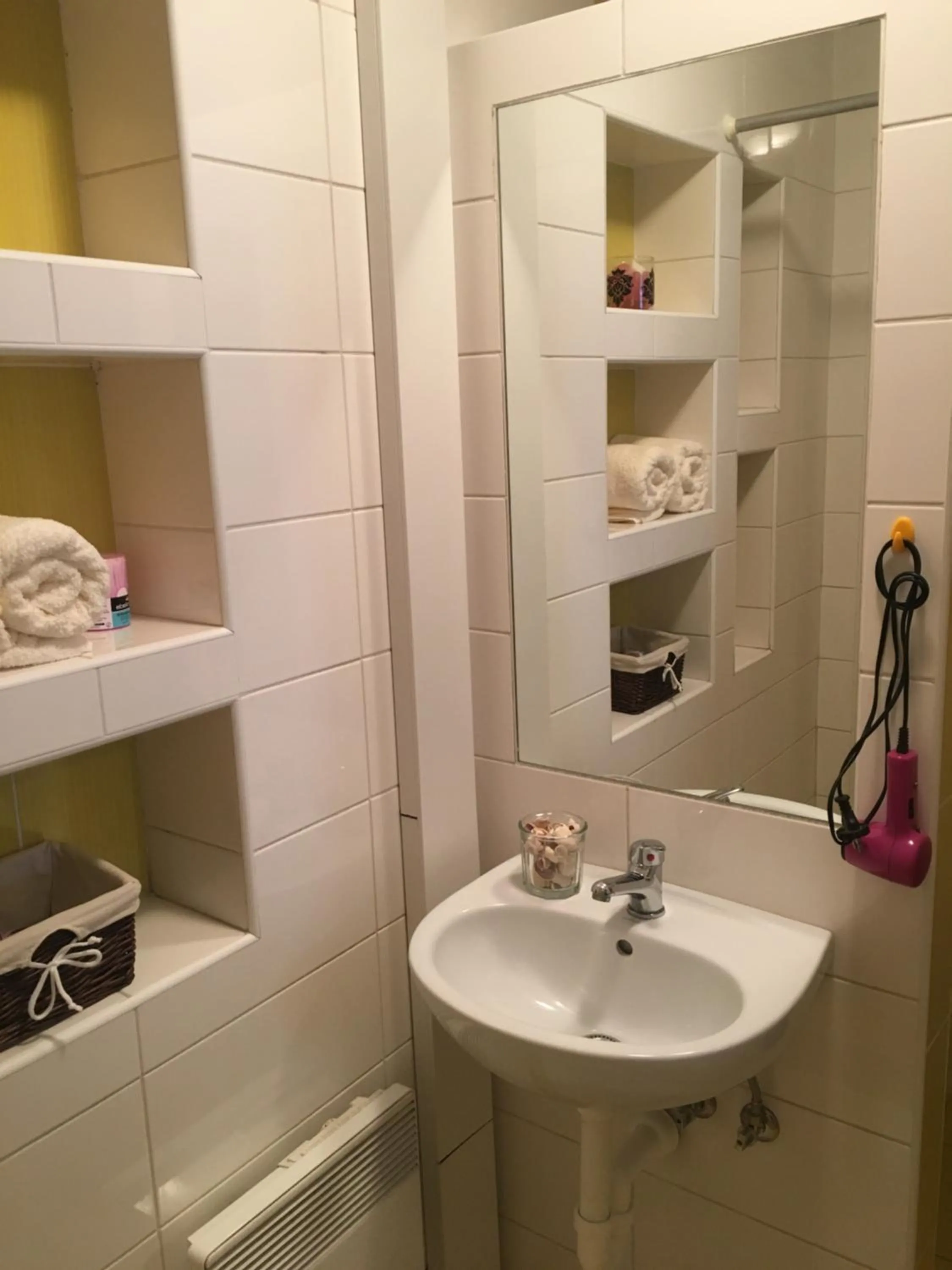Bathroom in Sausage dog's apartments