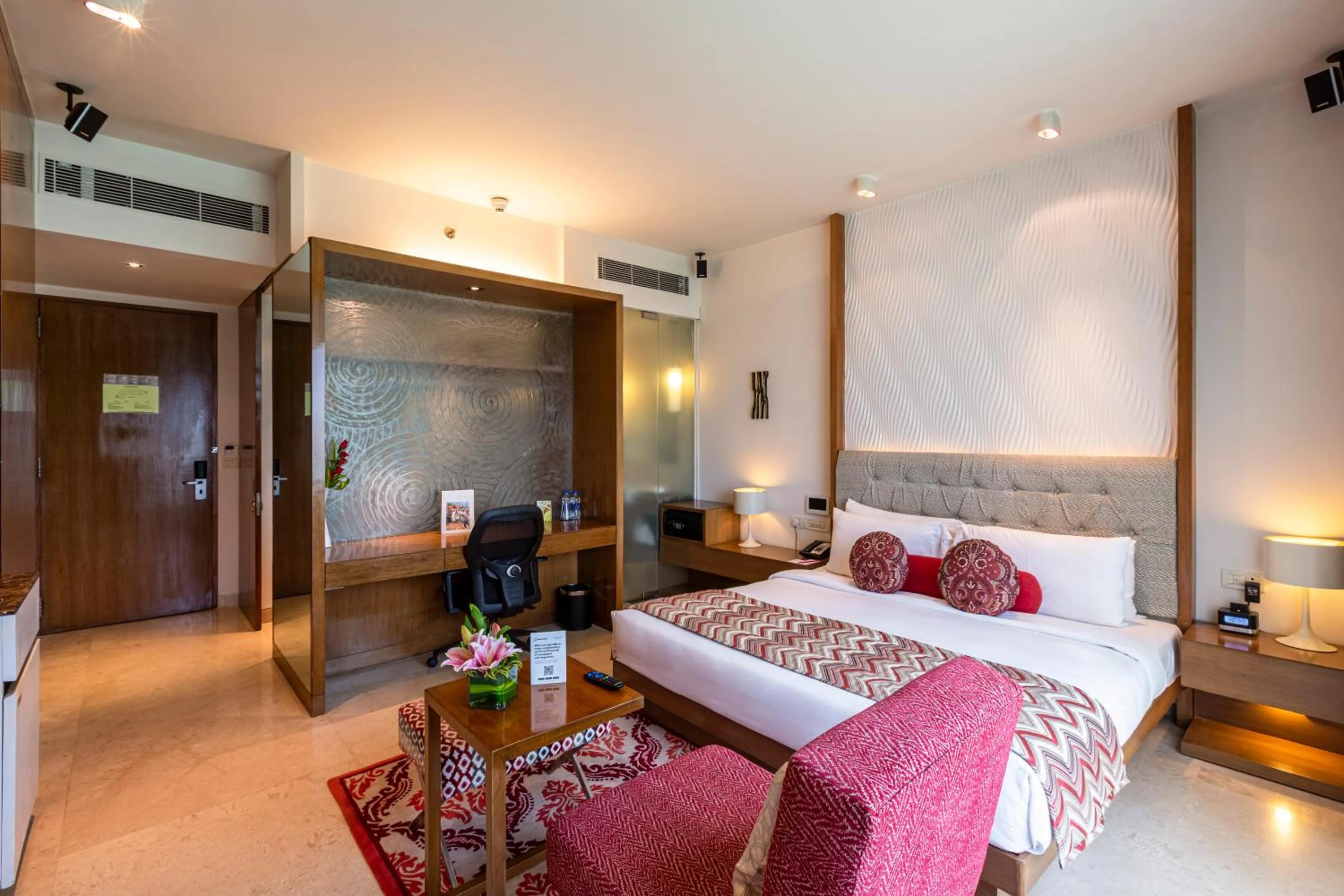 Photo of the whole room, Bed in Vivanta Bengaluru, Whitefield