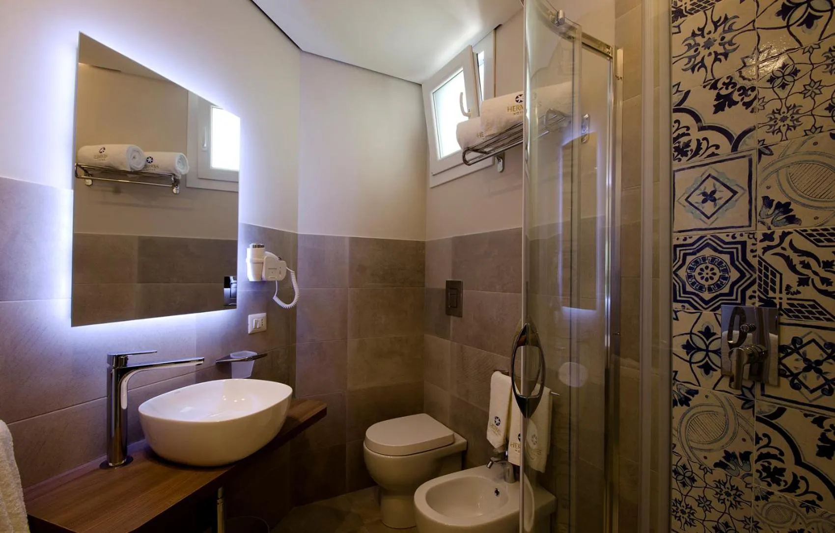 Shower in Hermes Hotel