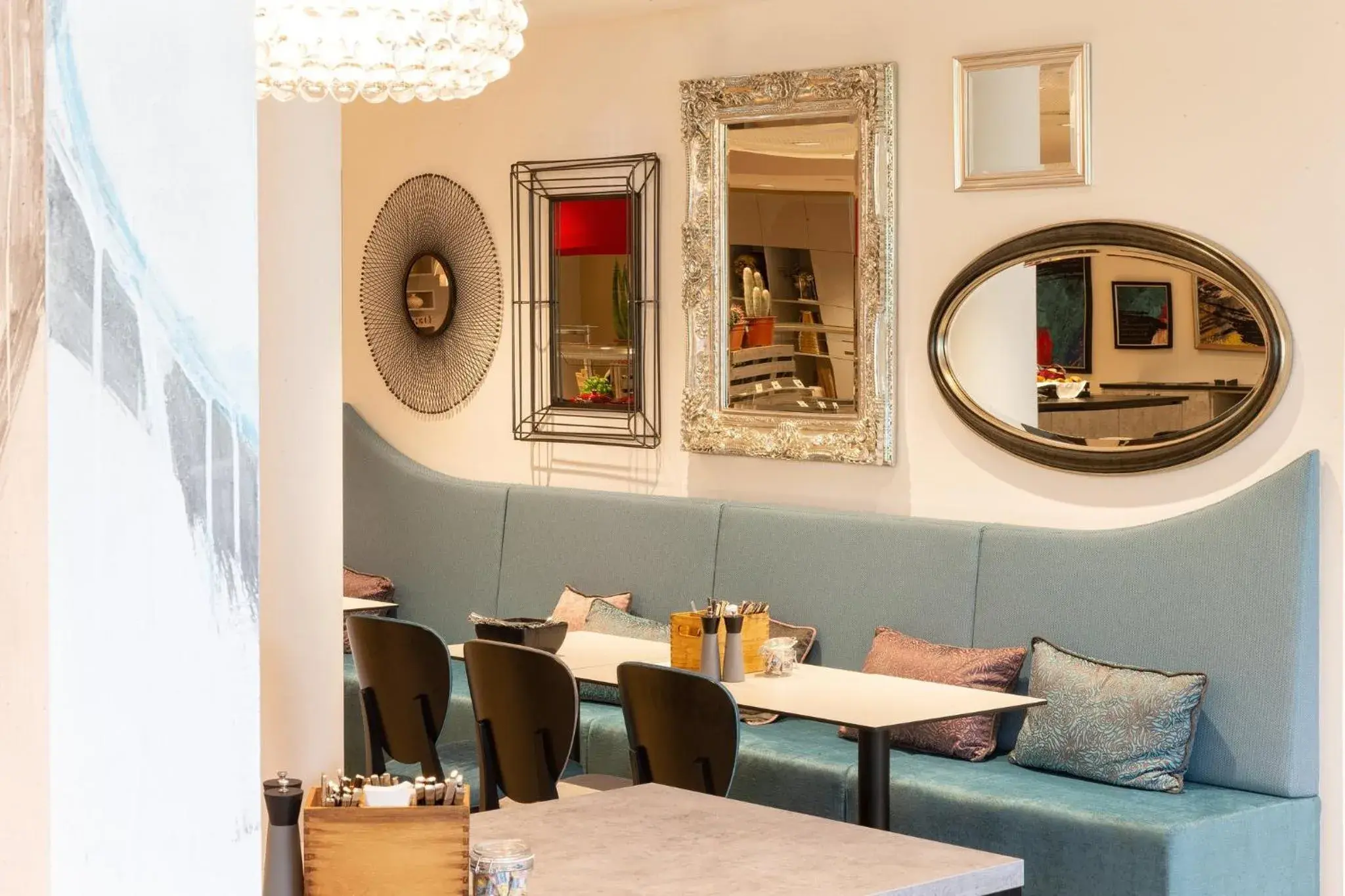 Lounge or bar in Holiday Inn - the niu, Franz Vienna by IHG Lounge or bar in Holiday Inn - the niu, Franz Vienna by IHG