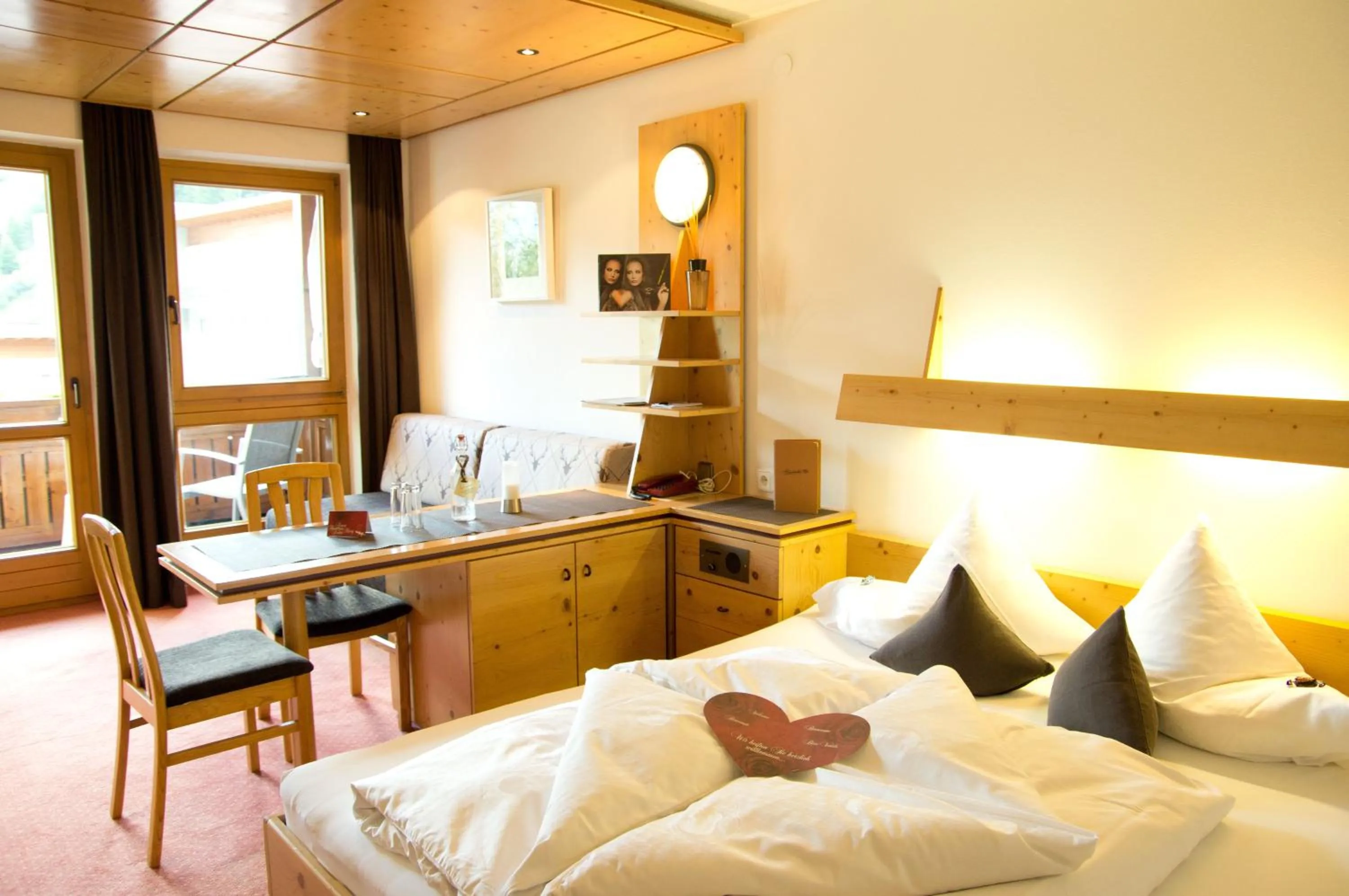 Photo of the whole room, Bed in Hotel Garni Hainbacherhof