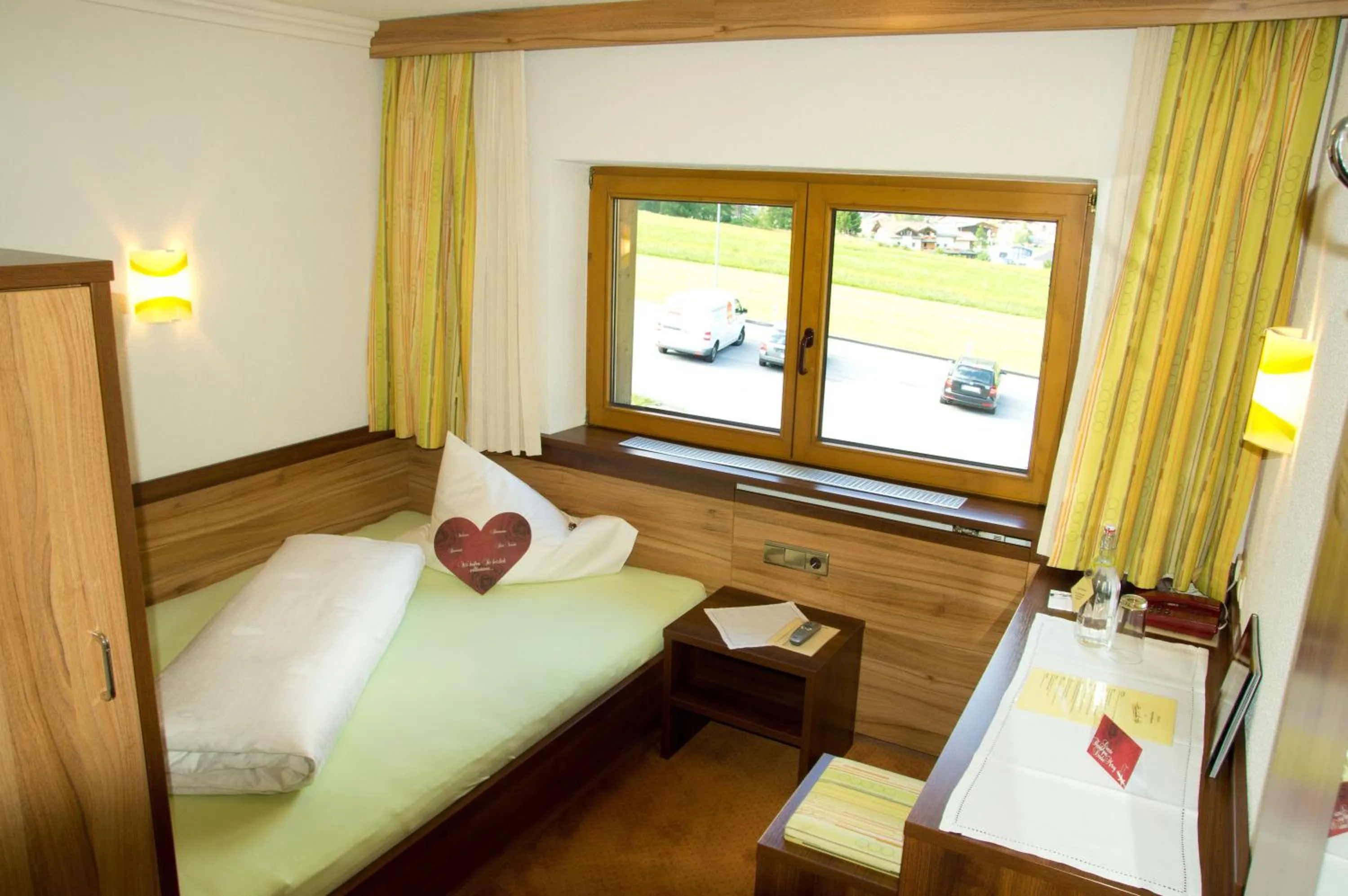 Bed in Hotel Garni Hainbacherhof