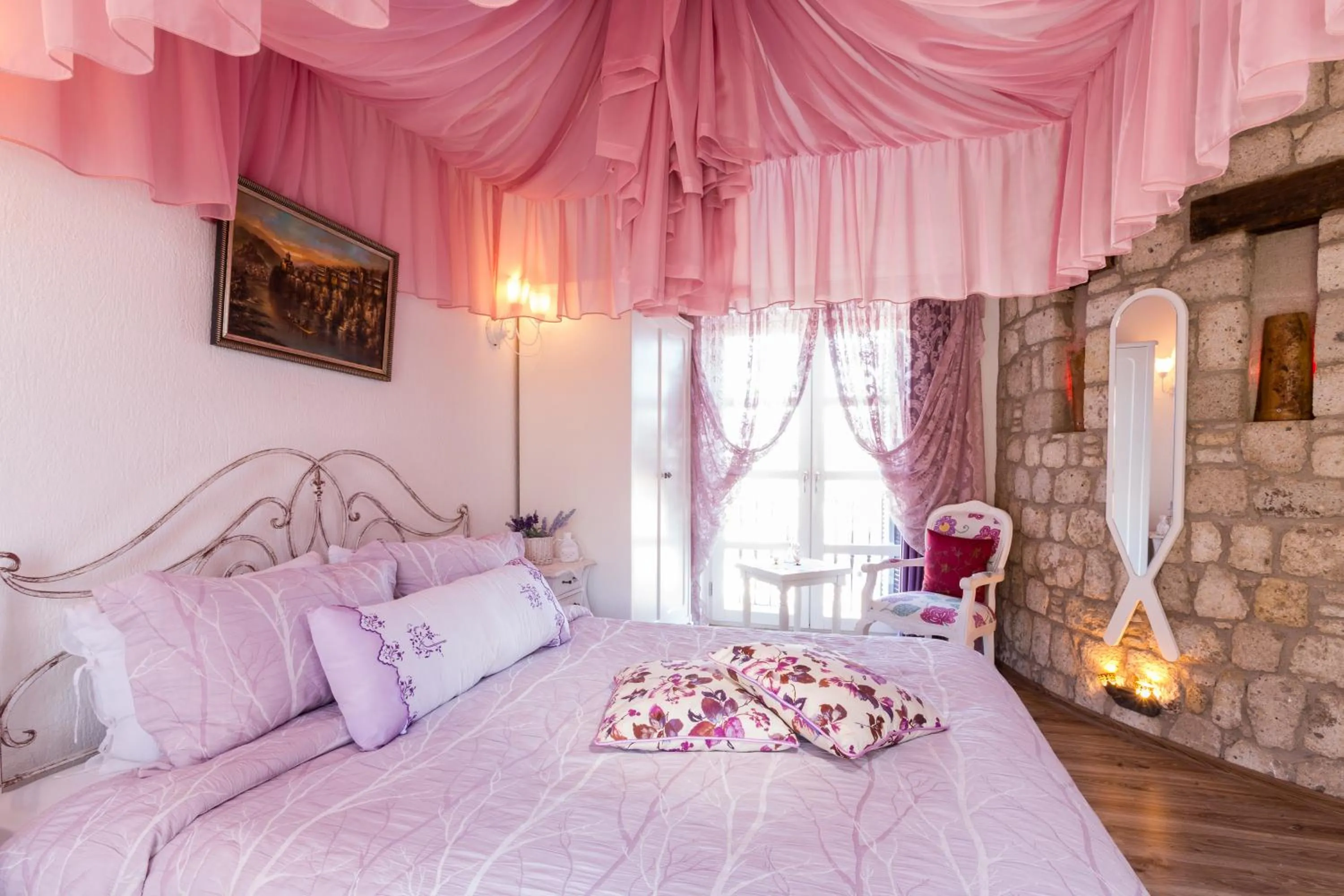 Decorative detail in Chigdem Hotel-Special Category