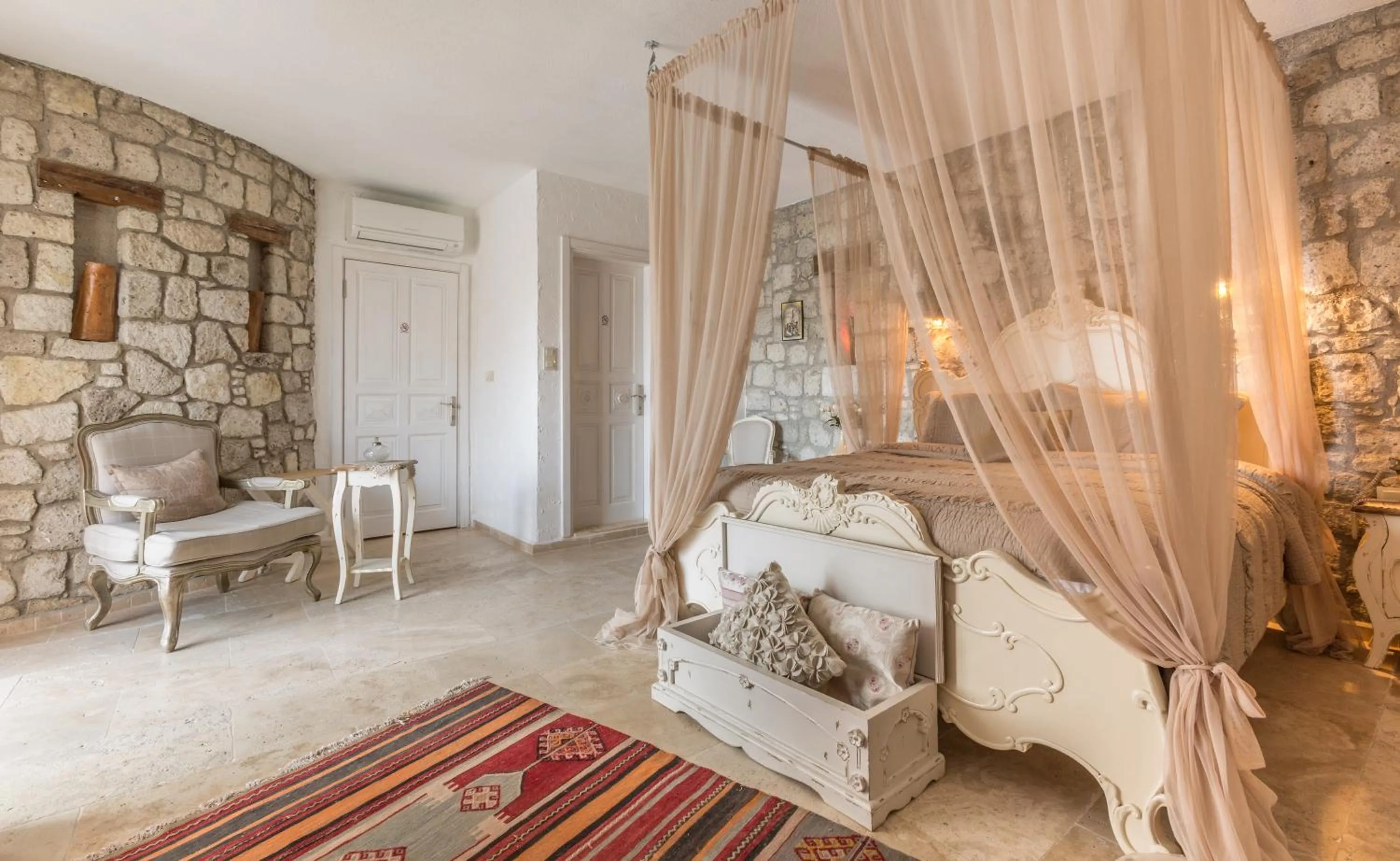 Decorative detail in Chigdem Hotel-Special Category