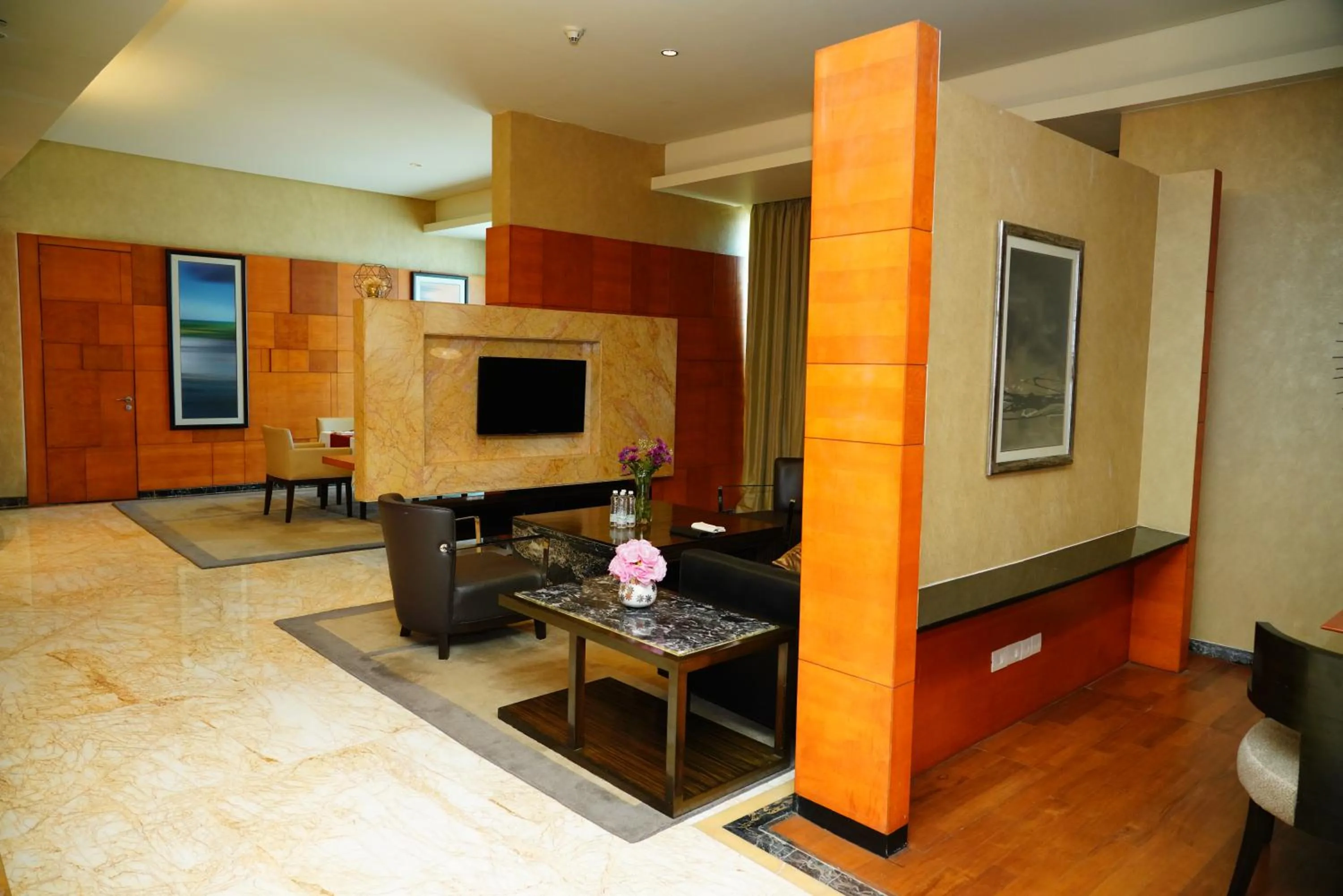 Communal lounge/ TV room in Gokulam Grand Hotel & Spa Bangalore