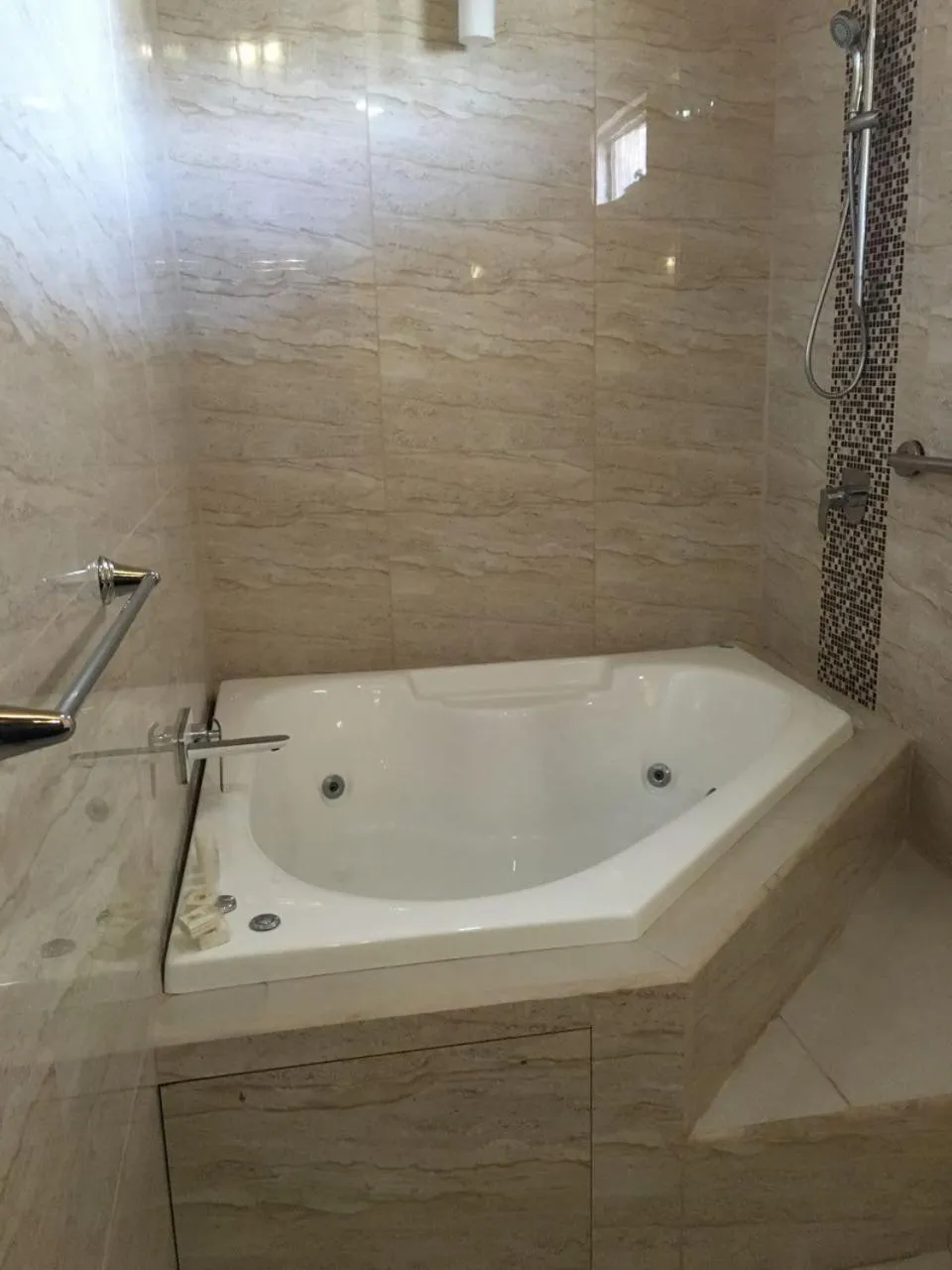 Hot Tub in Hotel Yadran Beach Resort