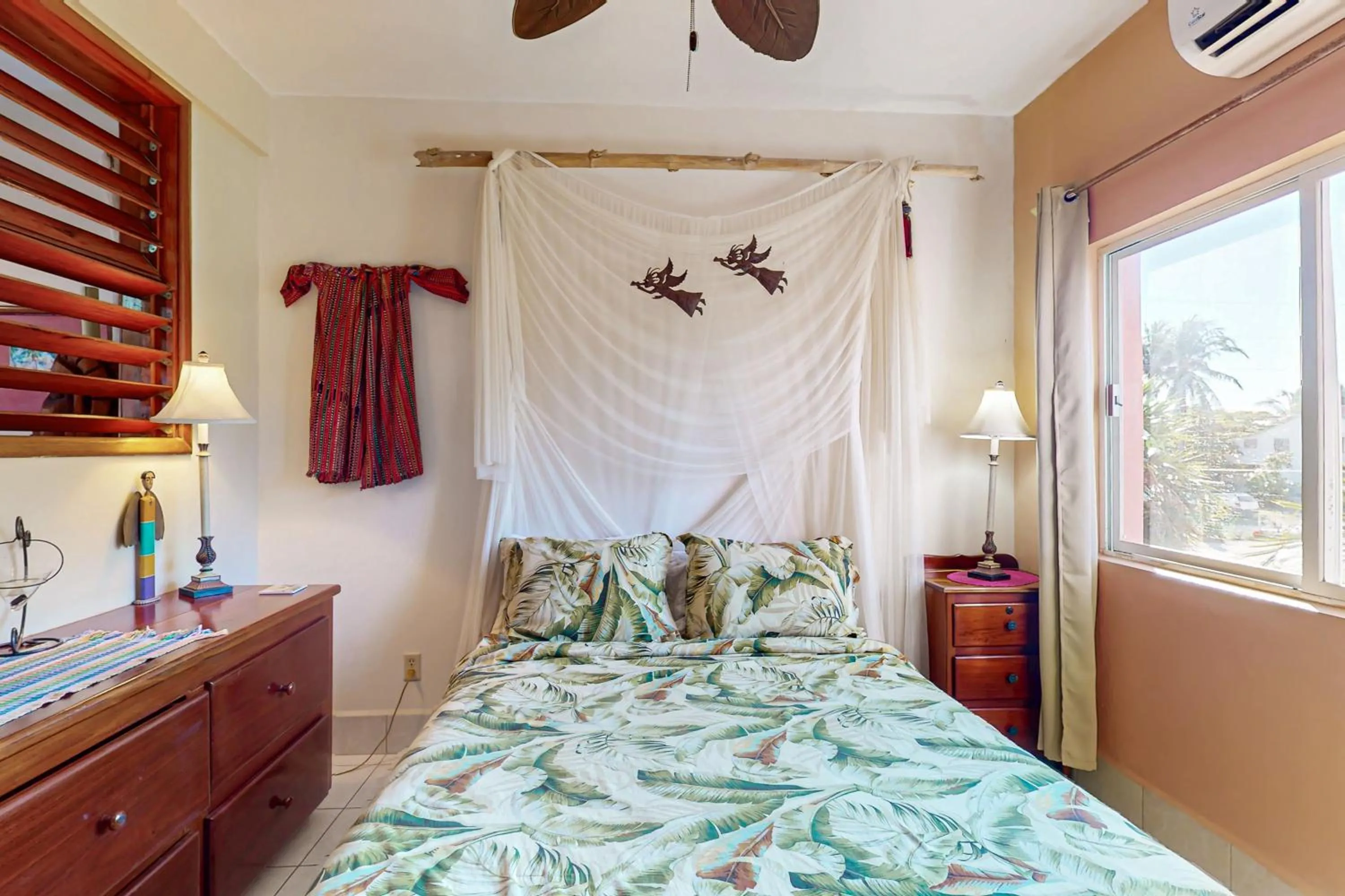 Bed in Zinnia @ Caribe Island