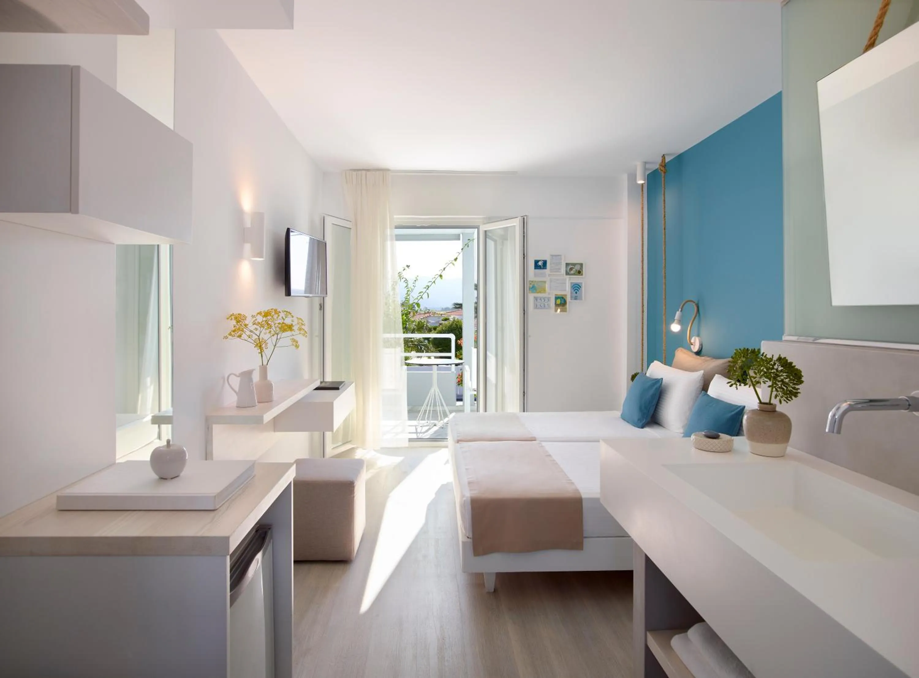 Shower, Bed in Kouros Seasight Hotel